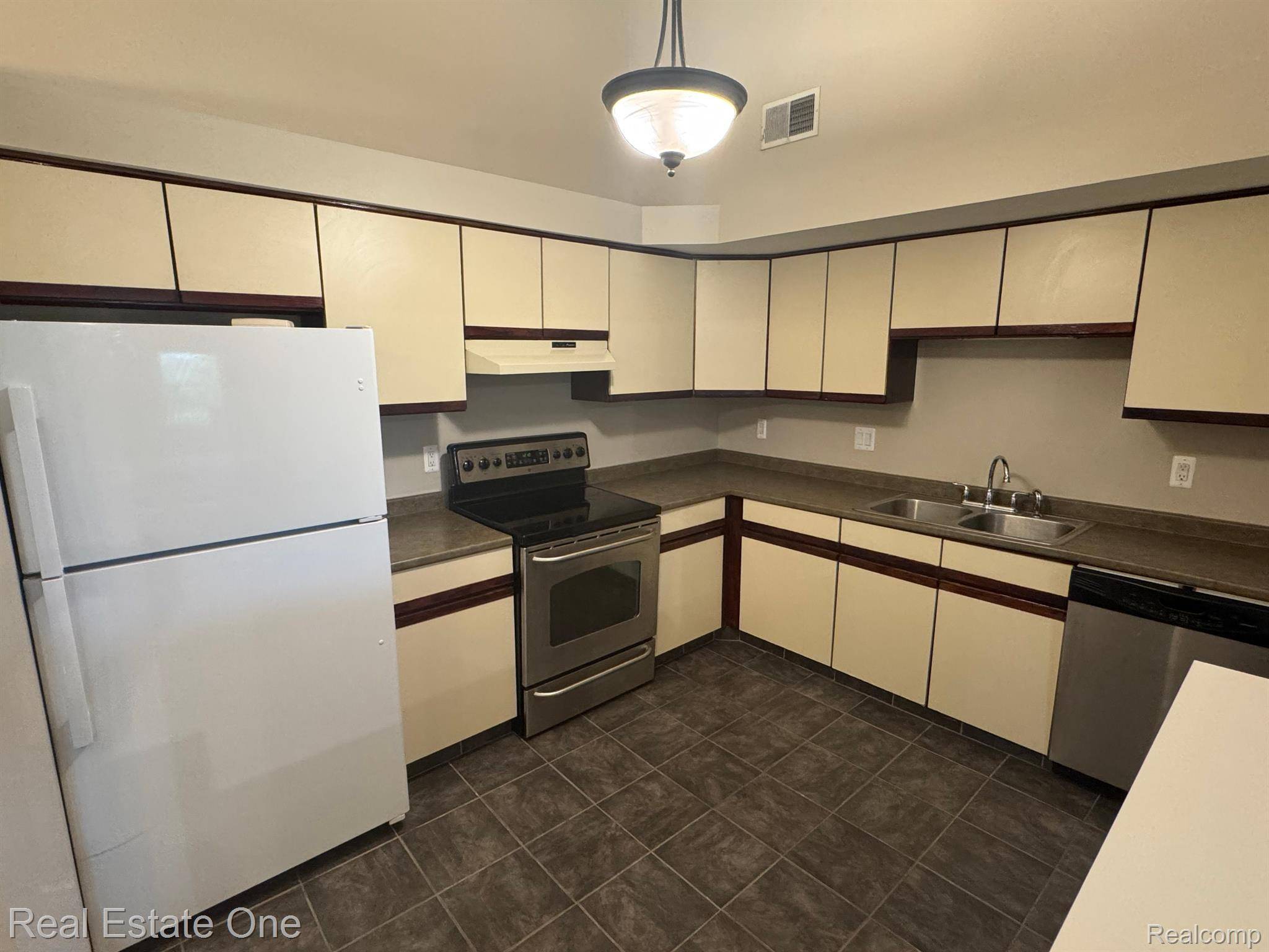 Northville, MI 48167,19317 Surrey LN