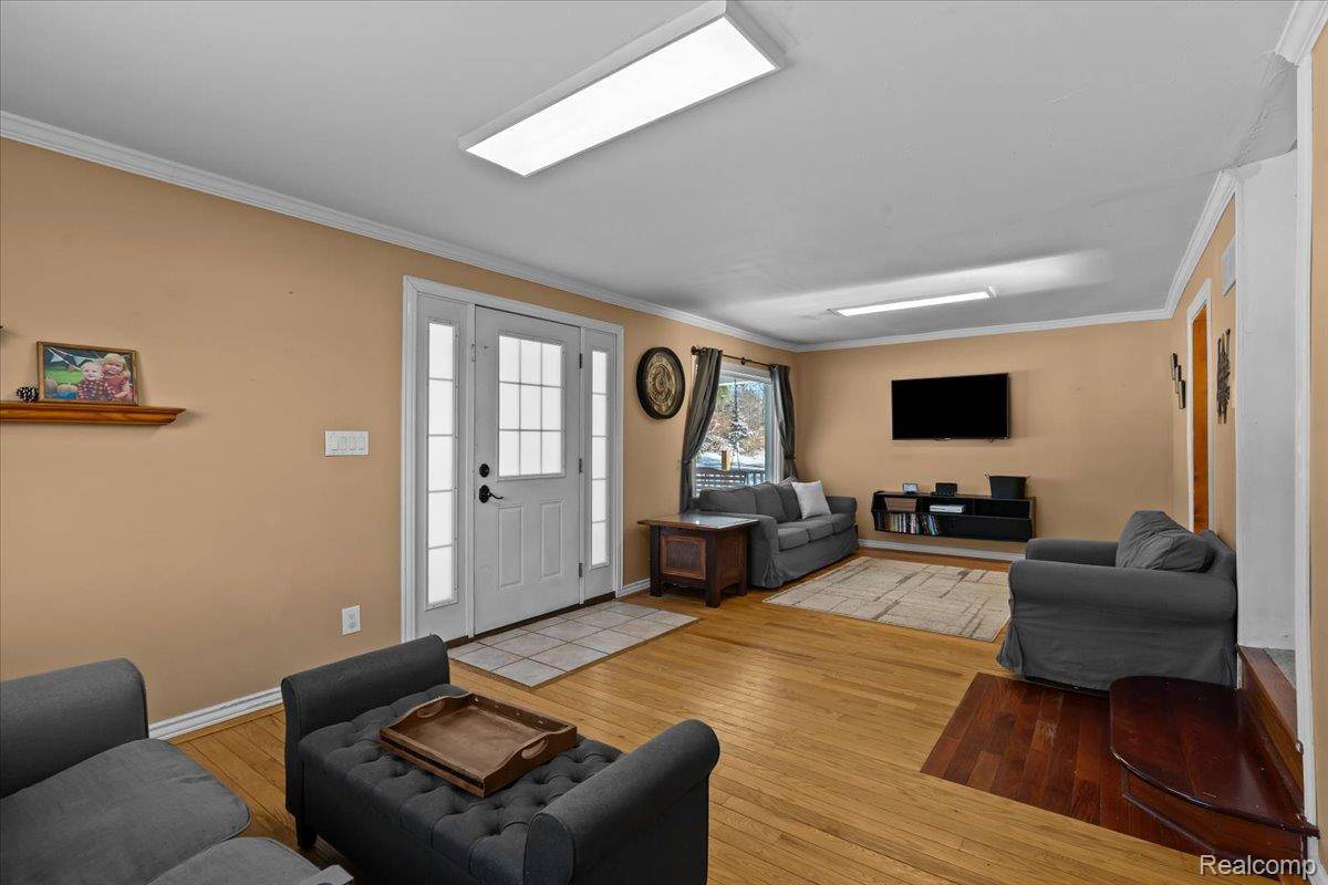 Milford, MI 48380,3901 Lone Tree RD