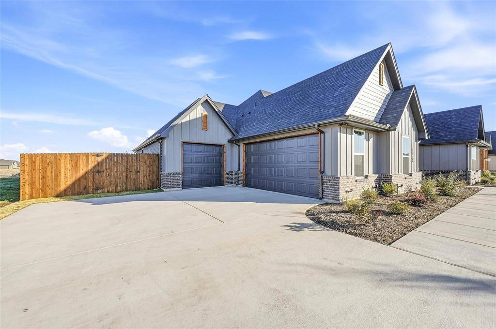 Godley, TX 76044,136 Grey Wolf