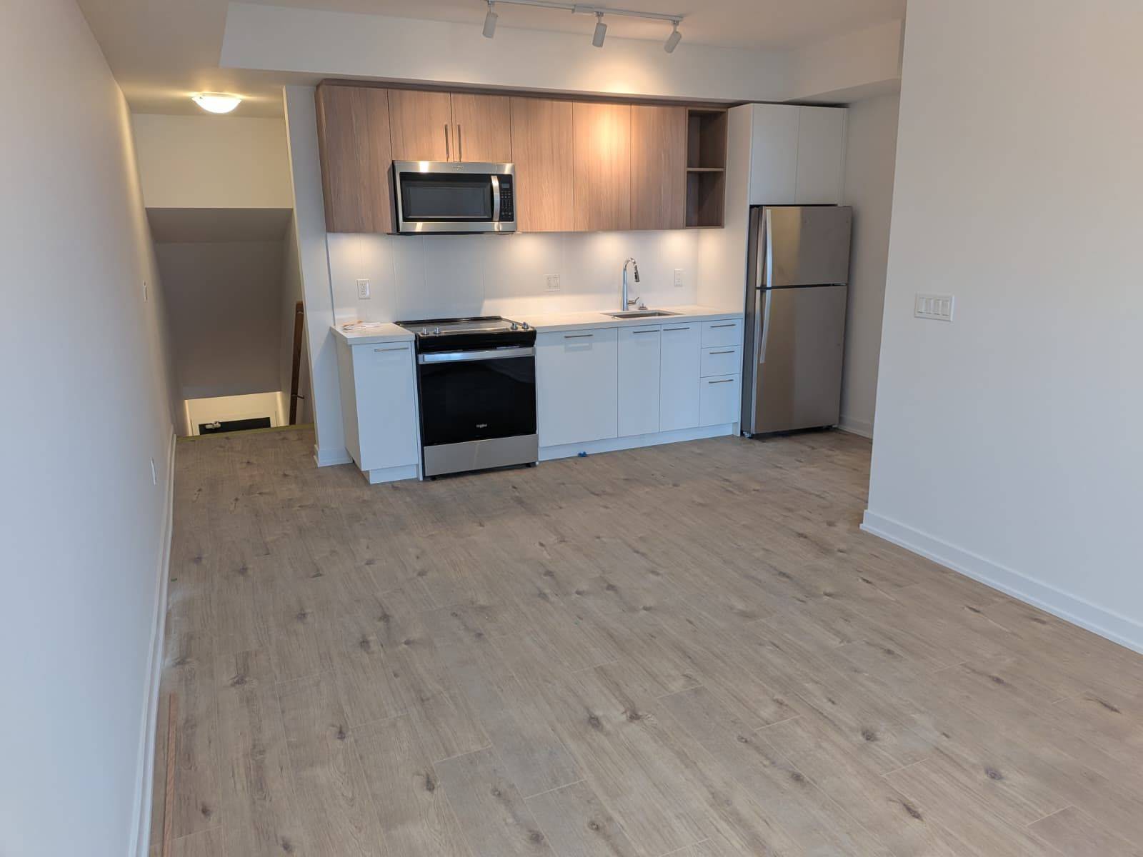 Burlington, ON L7T 0C9,498 Plains RD E #TH15