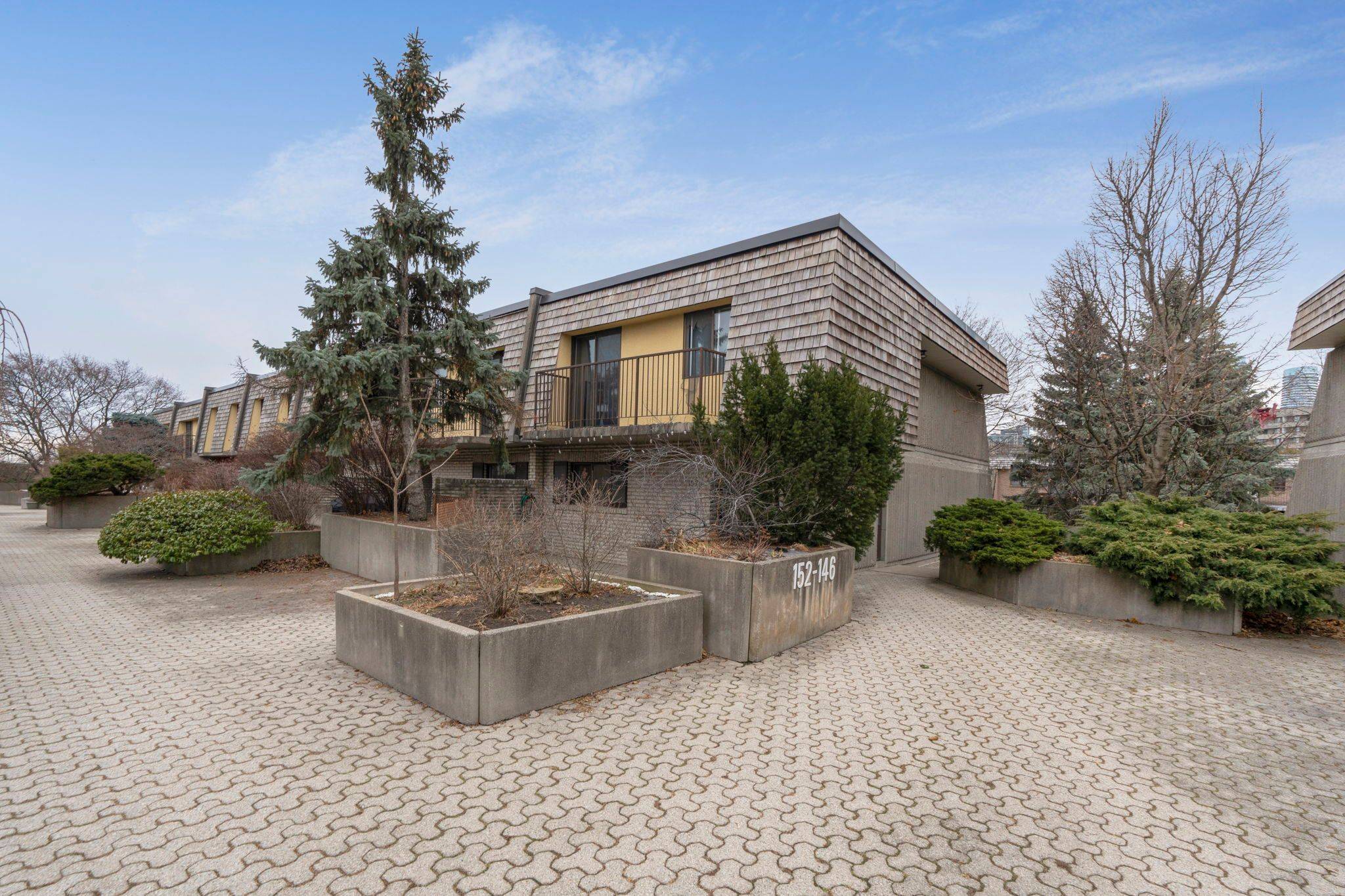 Mississauga, ON L5A 3R6,1250 Mississauga Valley BLVD #152