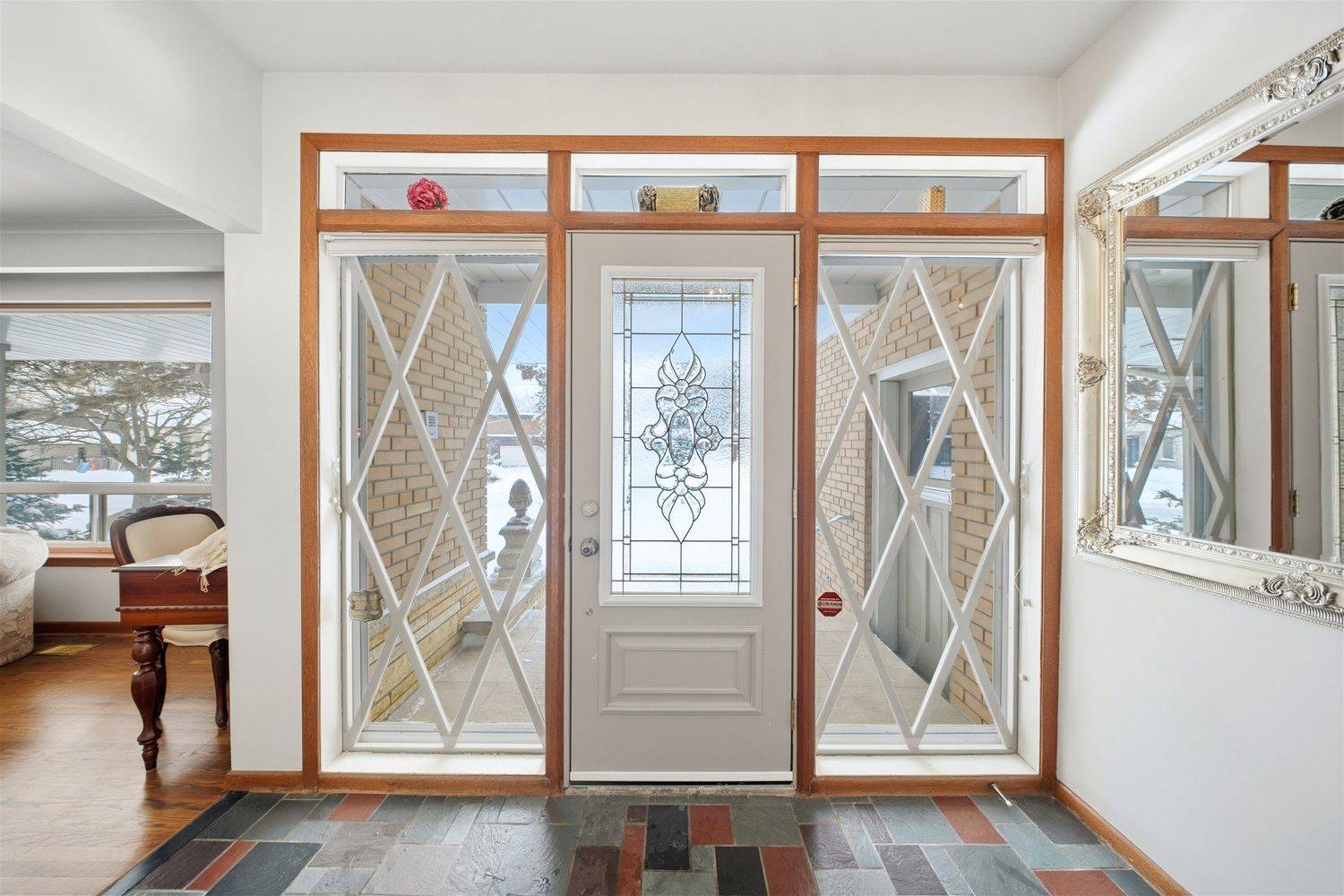 Toronto W10, ON M9V 2Y1,11 Grovetree RD