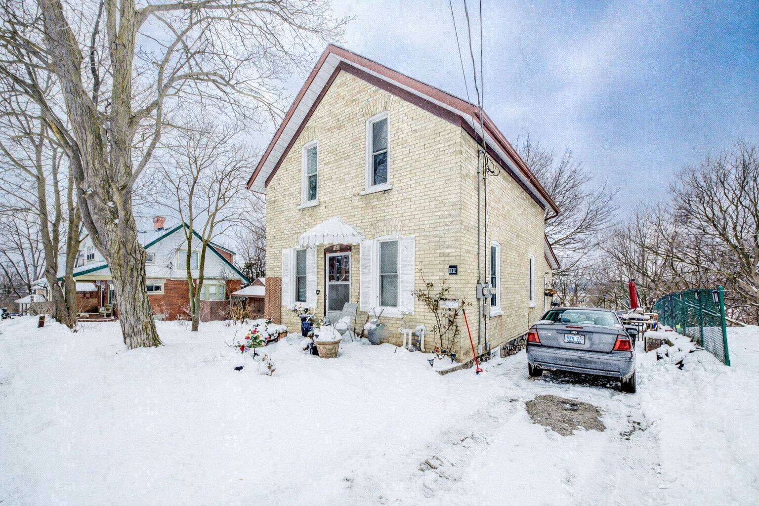 Kitchener, ON N2G 2T2,105 St George ST