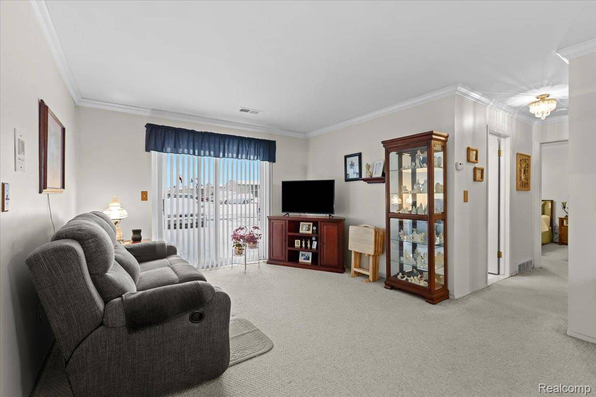 Allen Park, MI 48101,9959 Allen Pointe DR