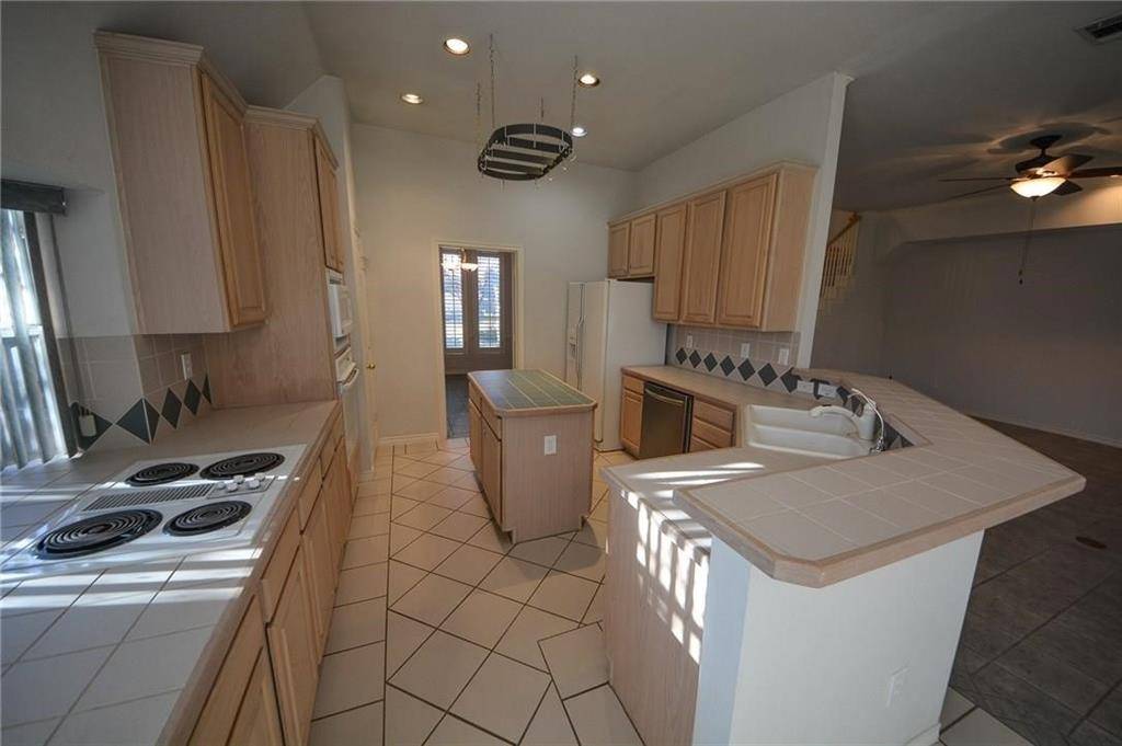 Euless, TX 76039,148 Arbor Glen Drive