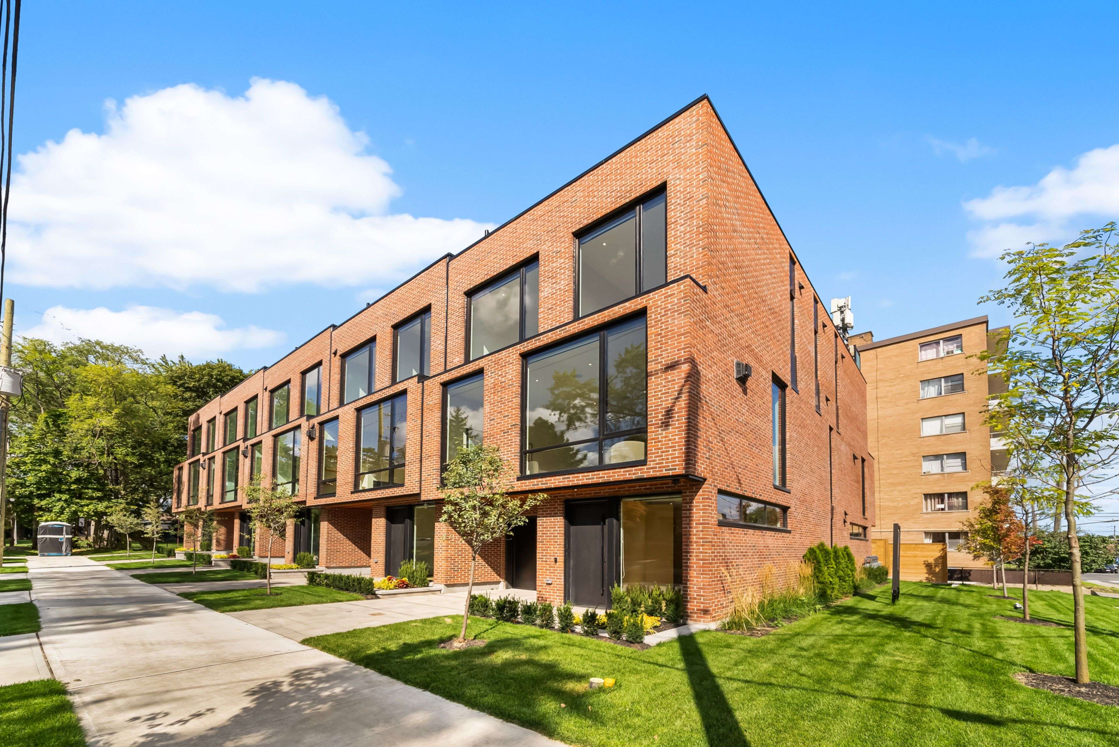 38 Evergreen GDNS, Toronto C11, ON M4G 1C5