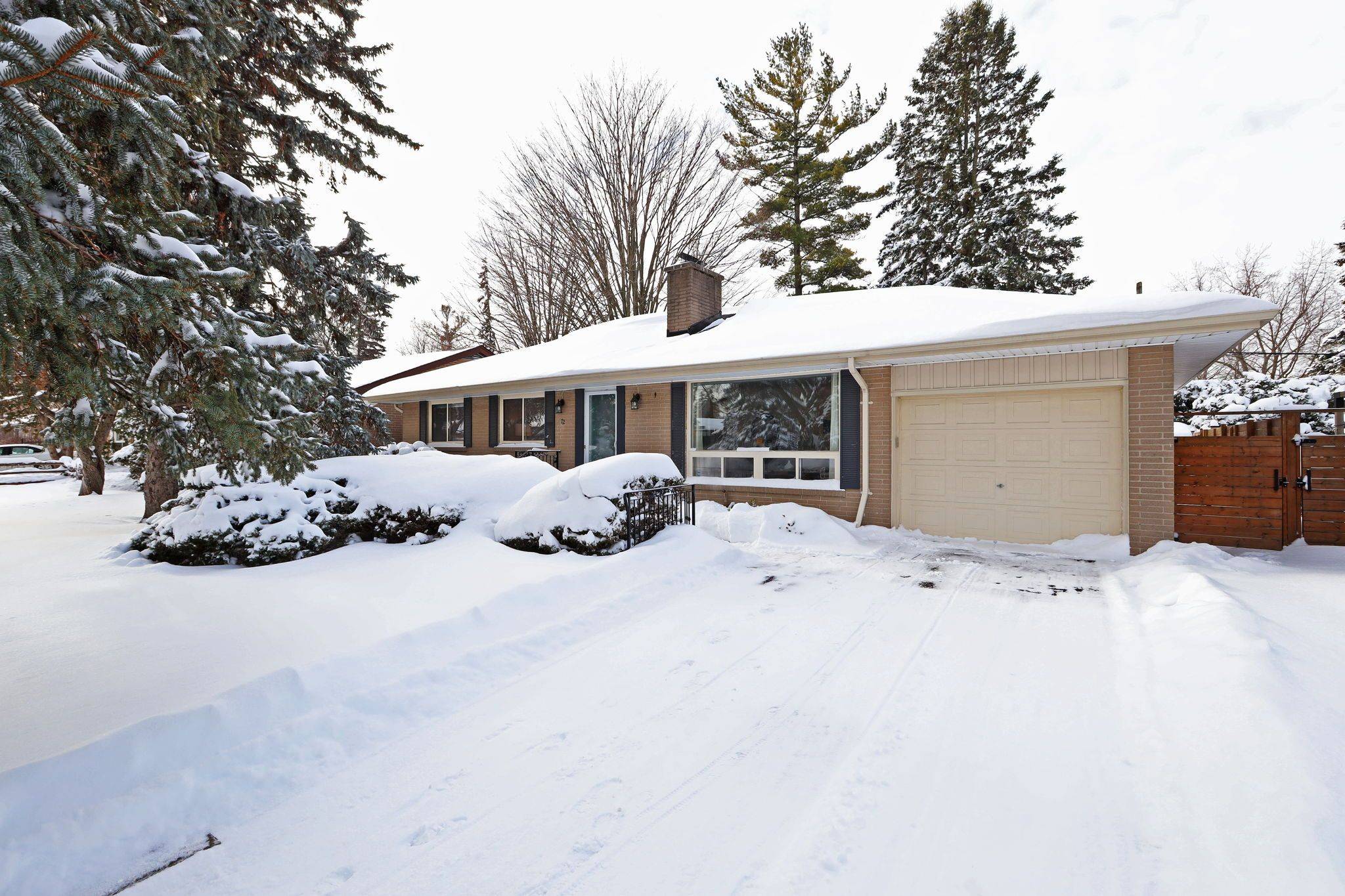 Toronto C13, ON M3A 2T9,72 Wallingford RD