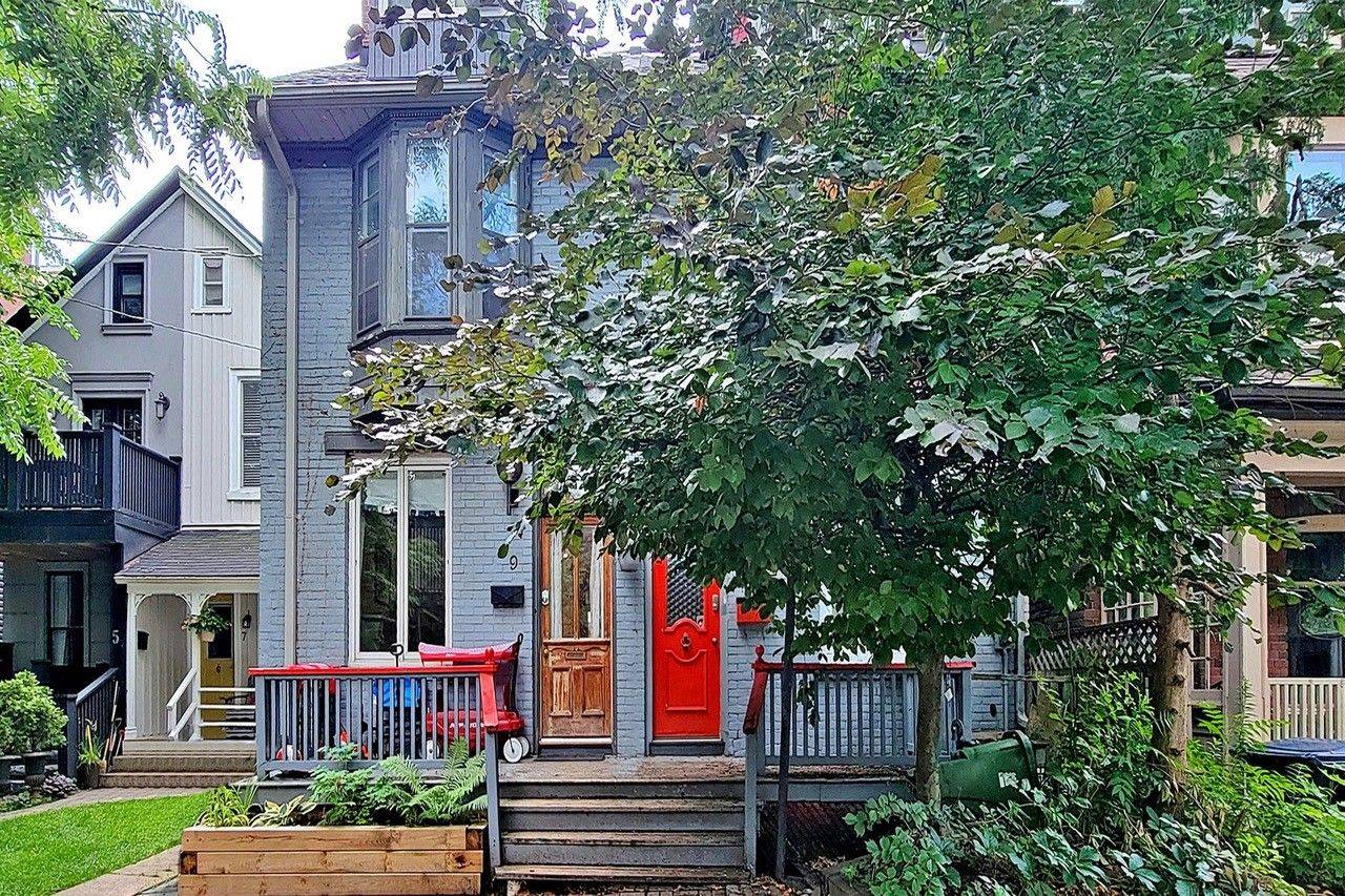 Toronto C02, ON M6G 1T7,11 Olive AVE