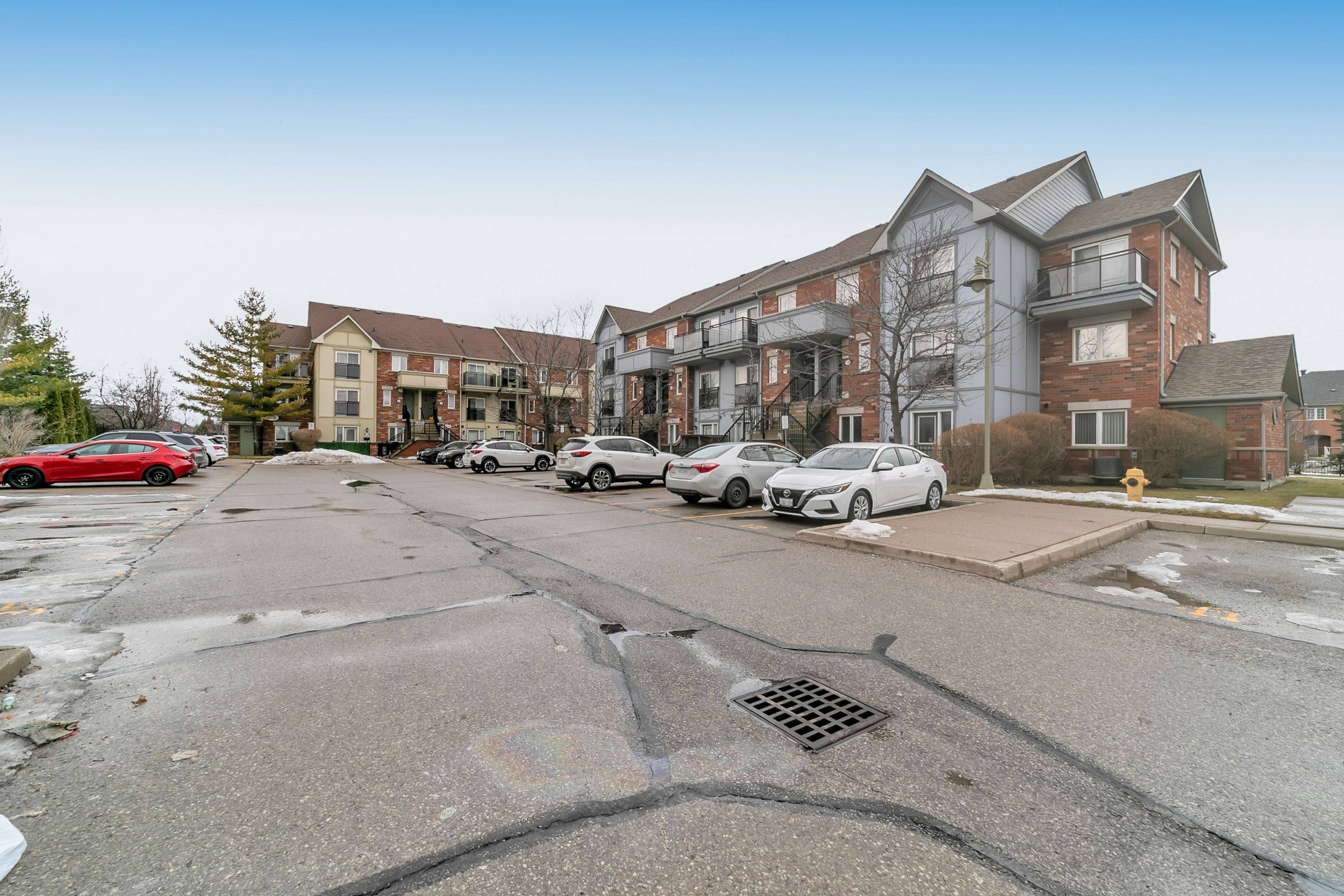 Markham, ON L6E 0B8,2265 Bur Oak AVE #52