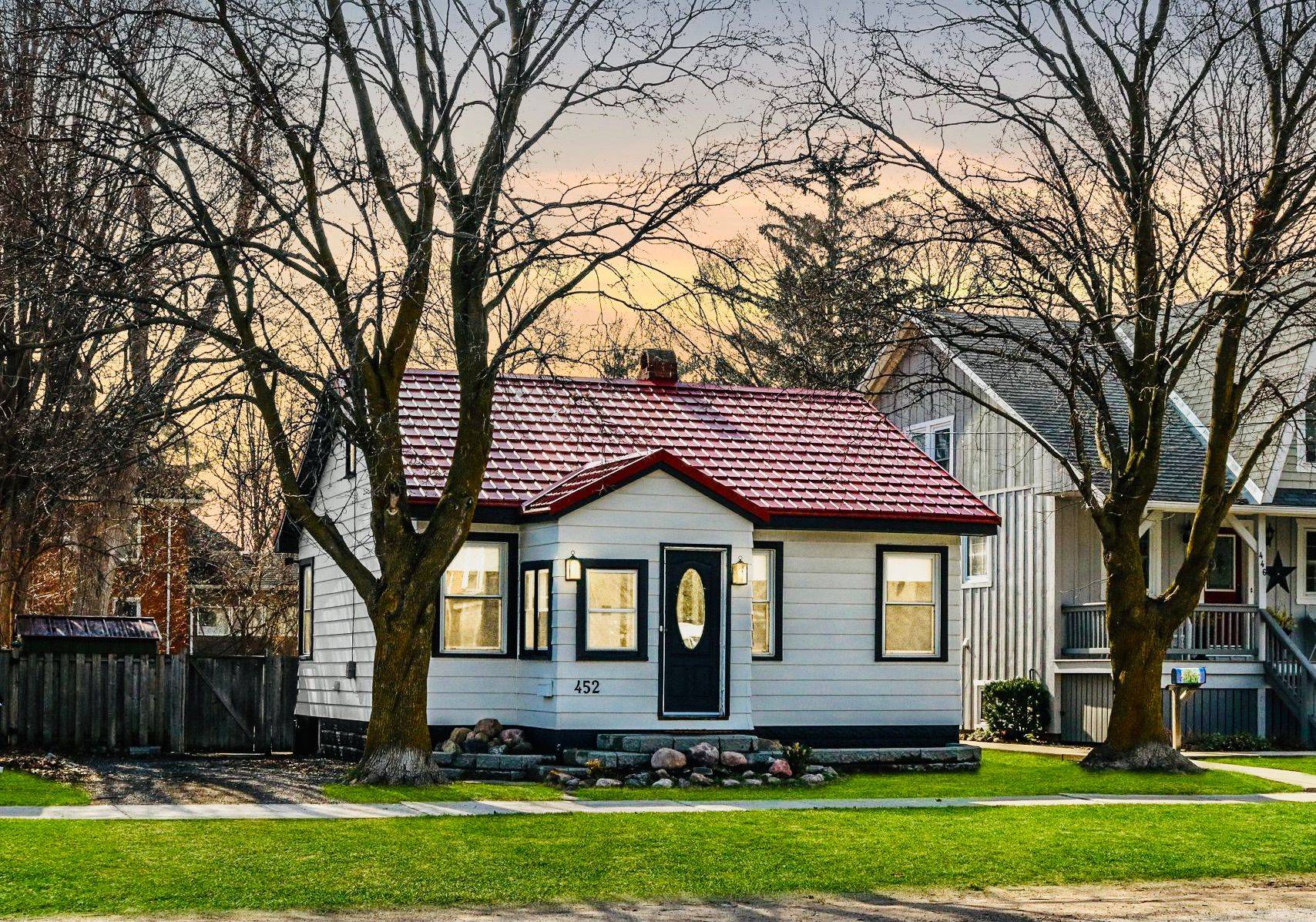 Collingwood, ON L9Y 2M9,452 Hurontario ST