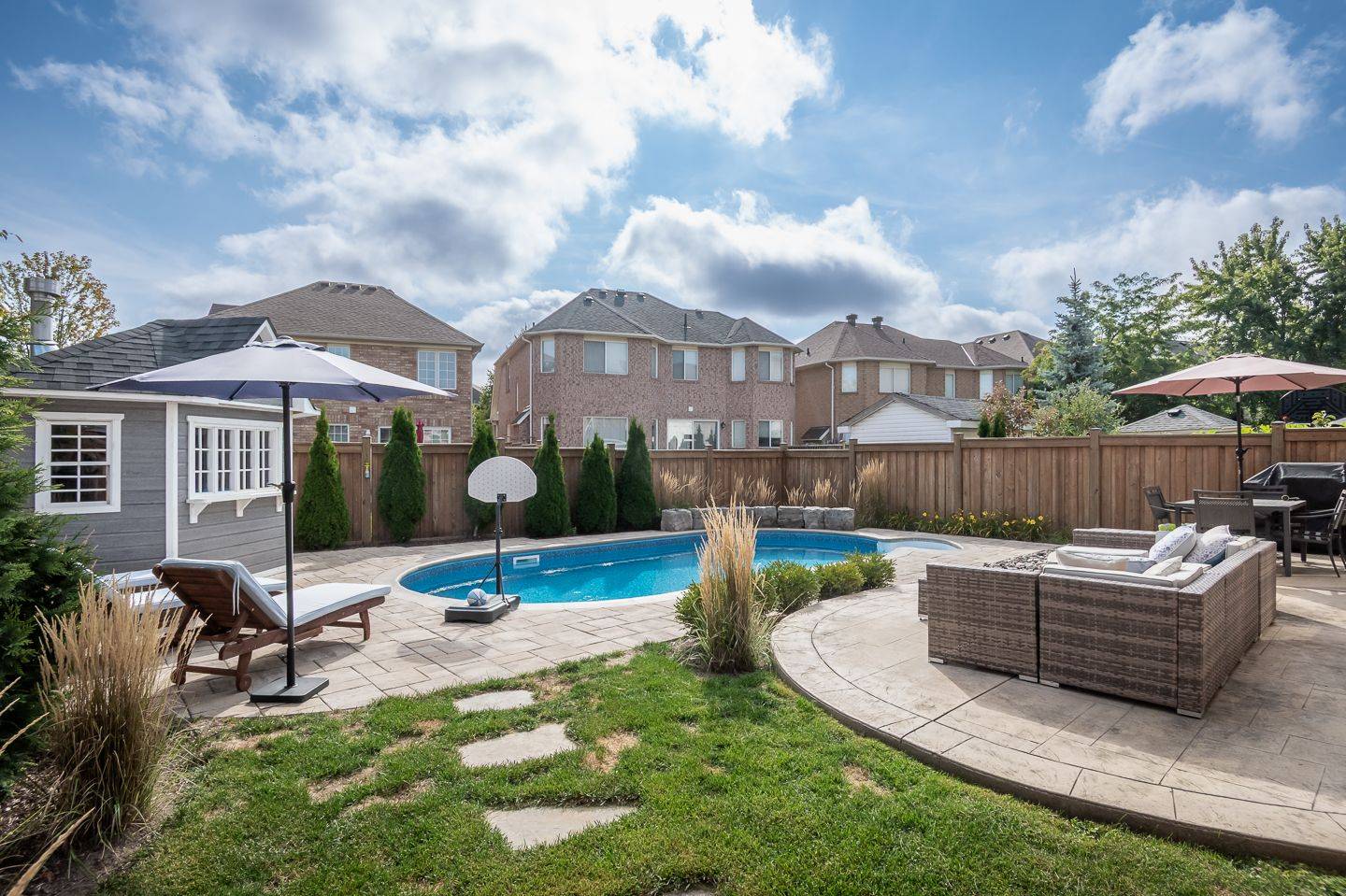 Milton, ON L9T 5M4,1592 French Garden