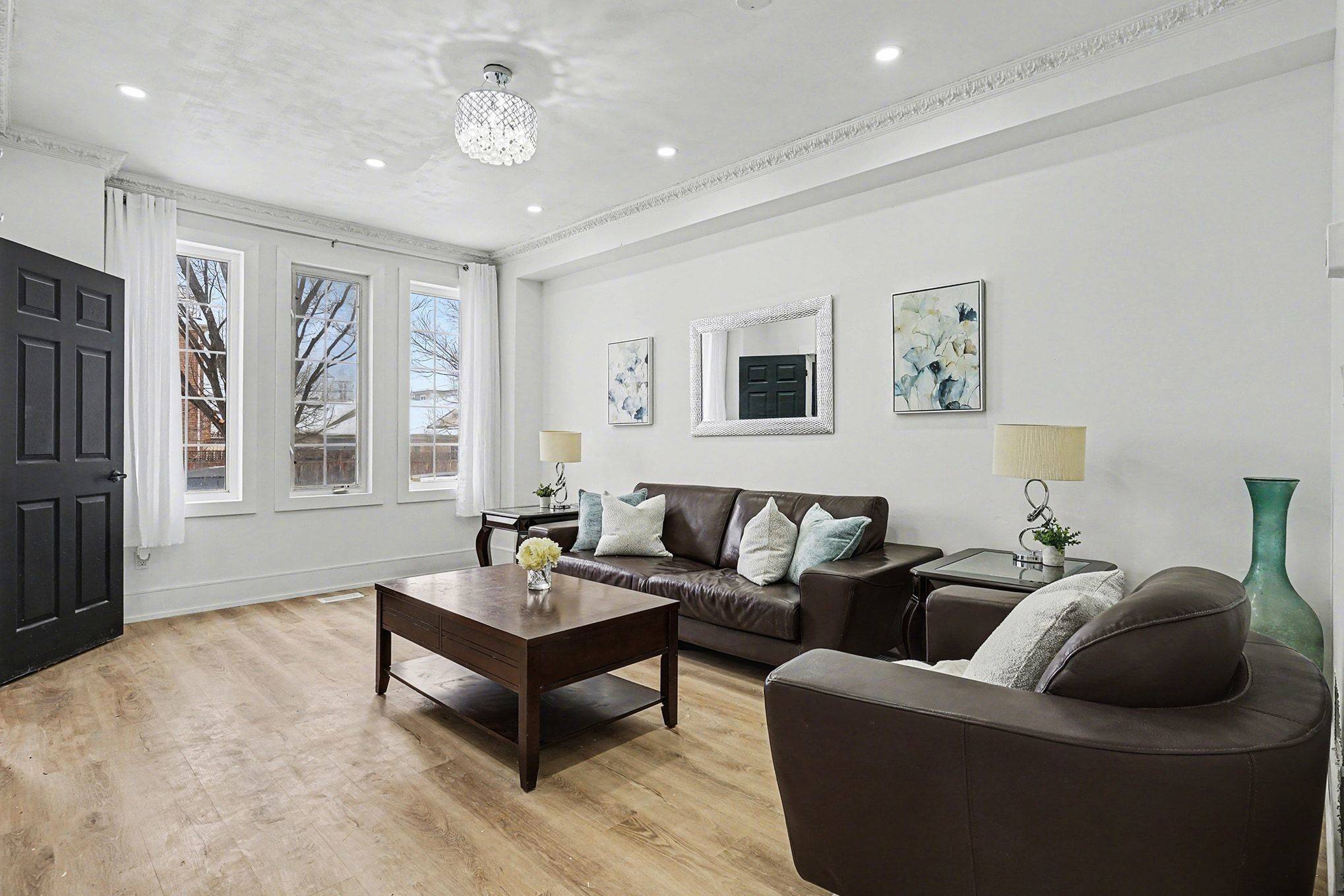 Toronto W05, ON M3J 3P2,16 Leitch AVE