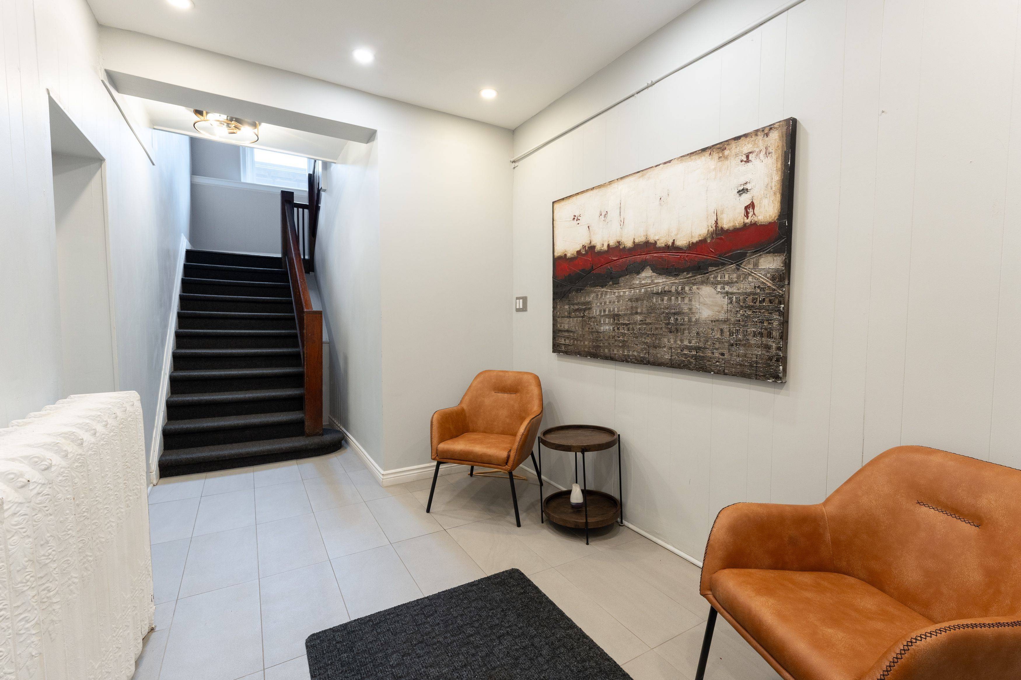 Mississauga, ON L5G 1E3,94 Lakeshore RD E #206