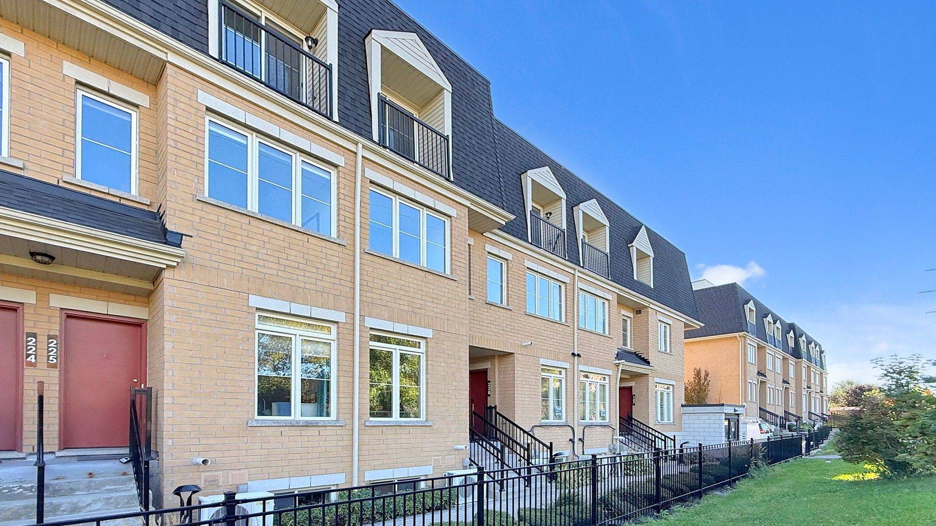 Toronto W04, ON M6E 2S2,380 Hopewell AVE #226