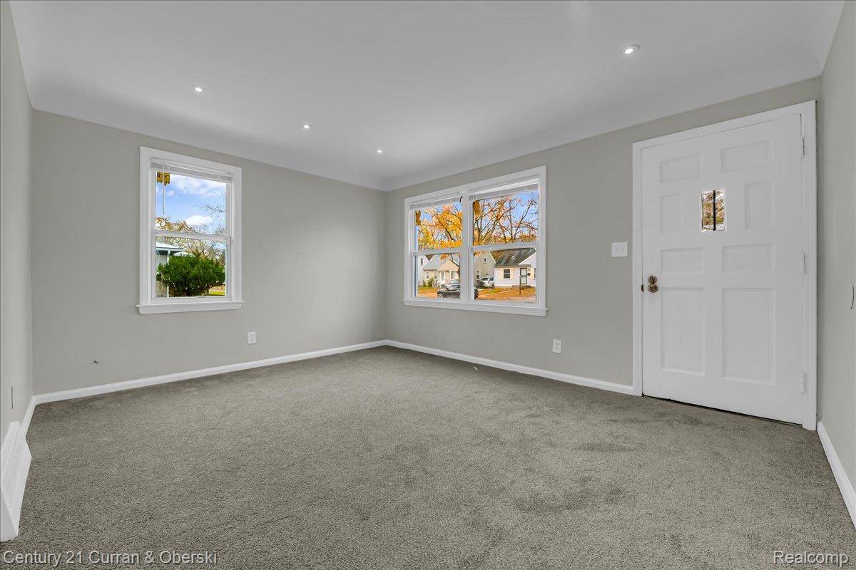 Detroit, MI 48219,16630 Winston ST