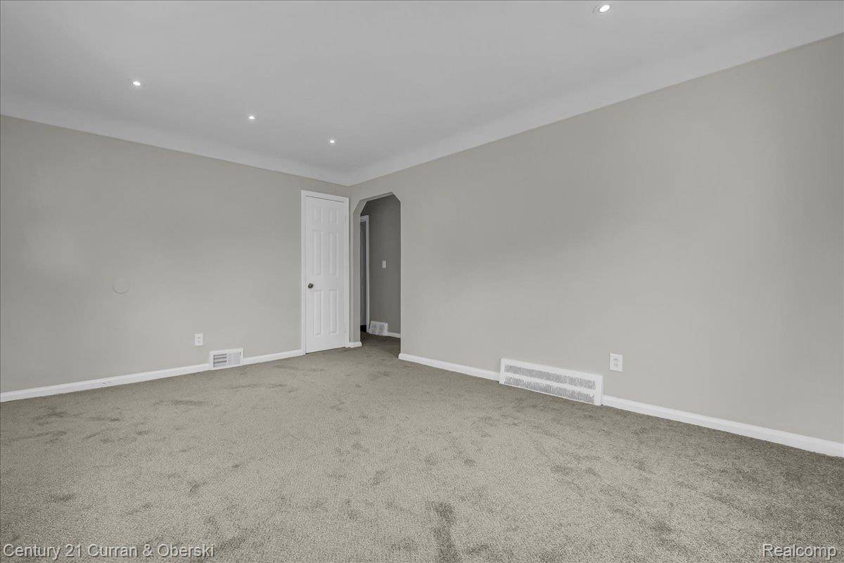 Detroit, MI 48219,16630 Winston ST