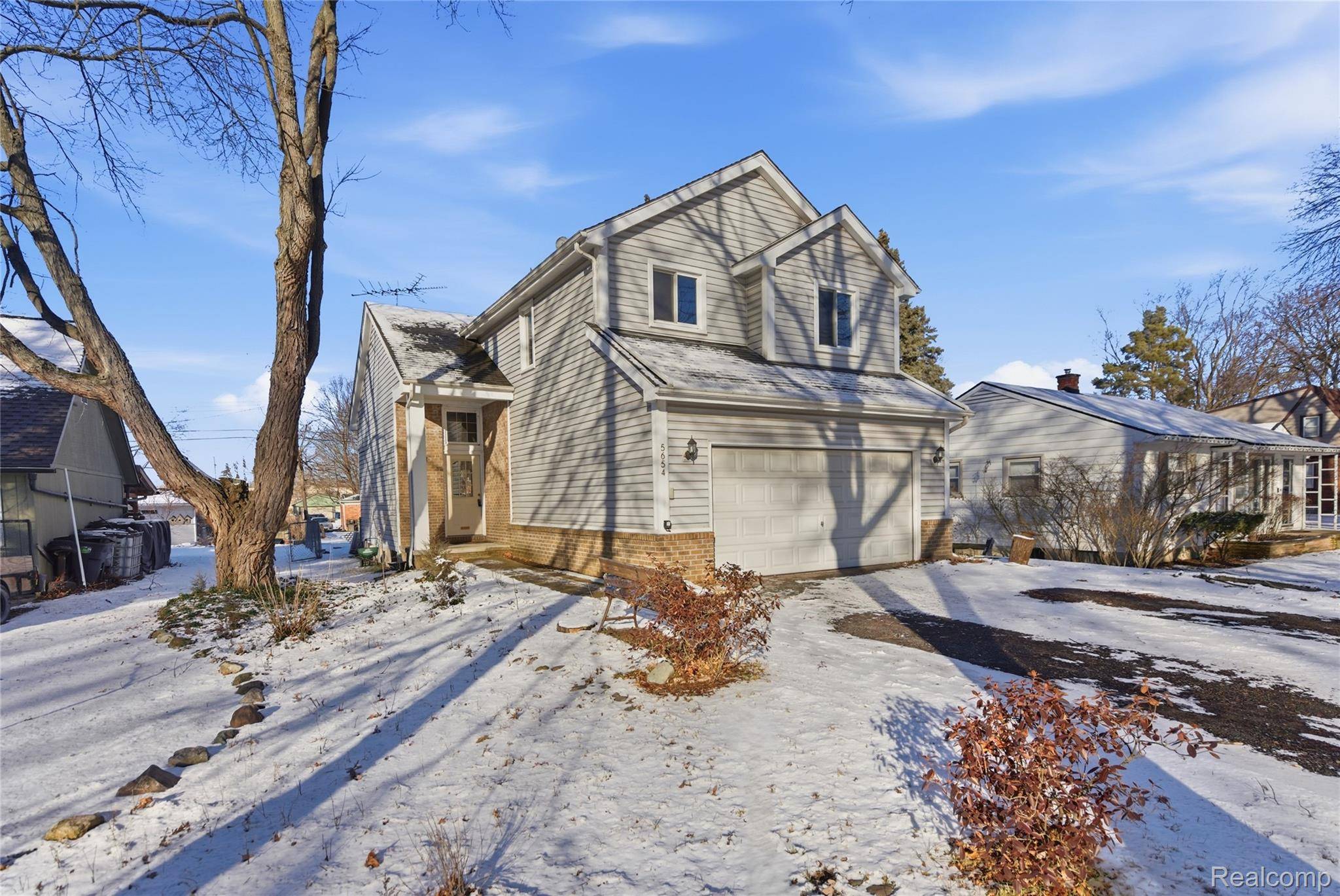 Waterford, MI 48329,5654 Rowley BLVD