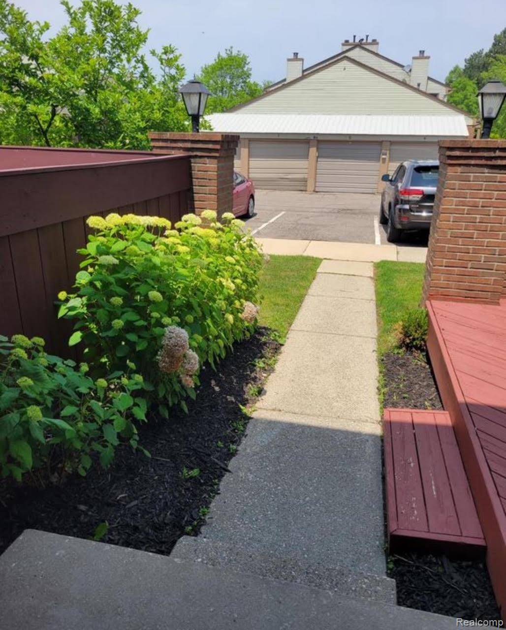 Farmington Hills, MI 48331,31164 Country Way WAY