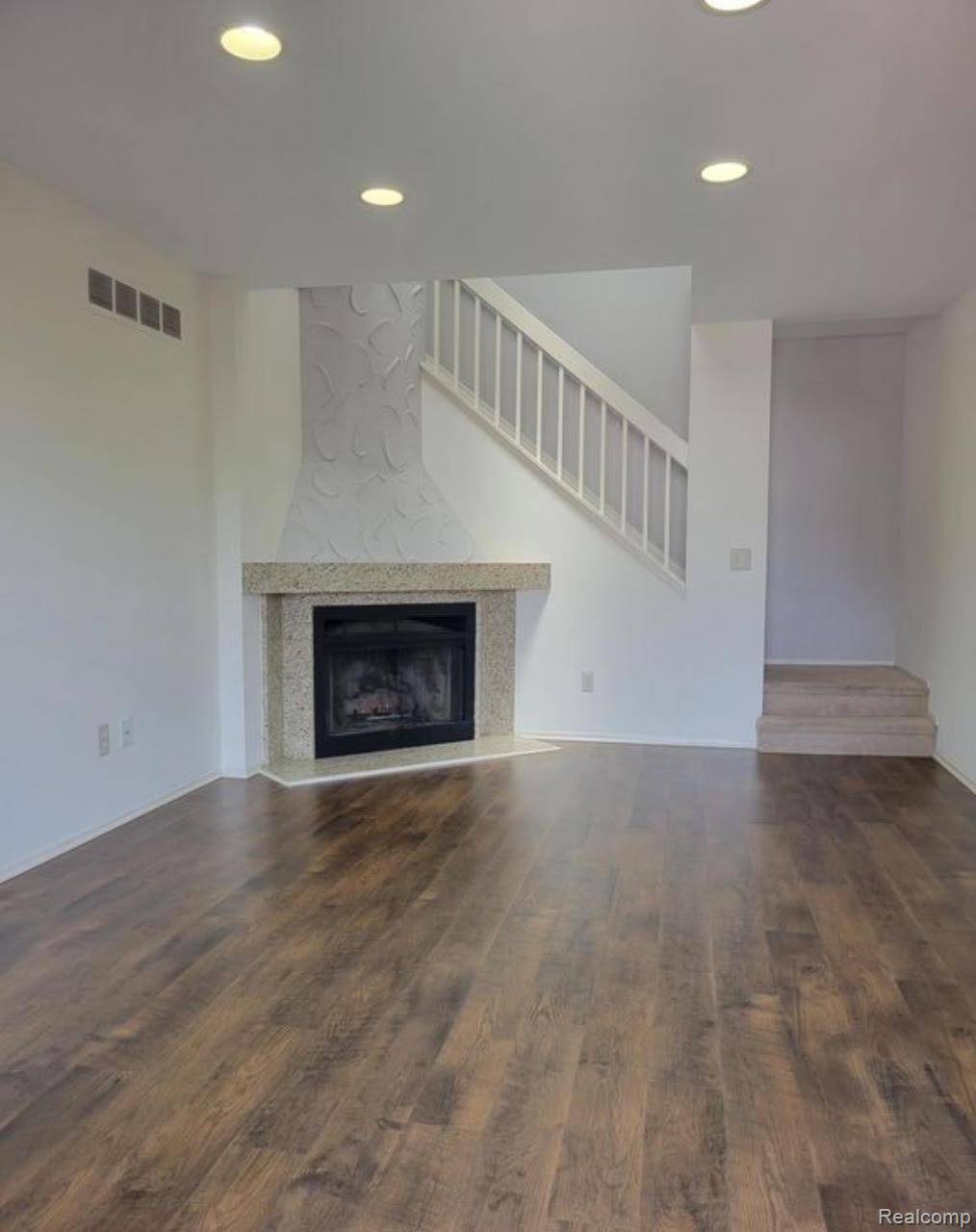 Farmington Hills, MI 48331,31164 Country Way WAY