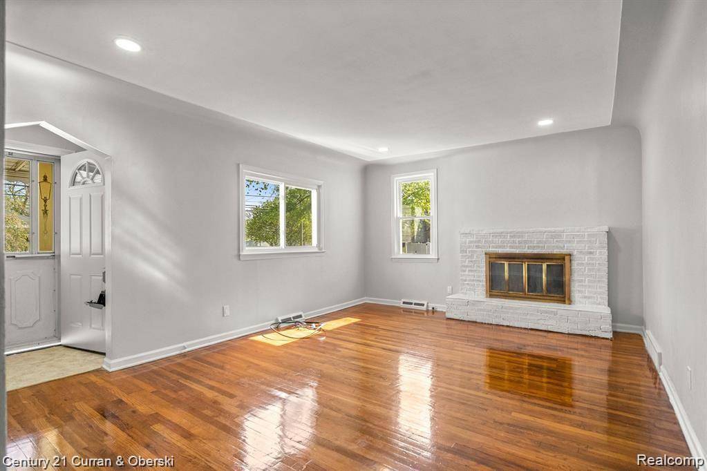 Dearborn Heights, MI 48127,6644 N VERNON ST