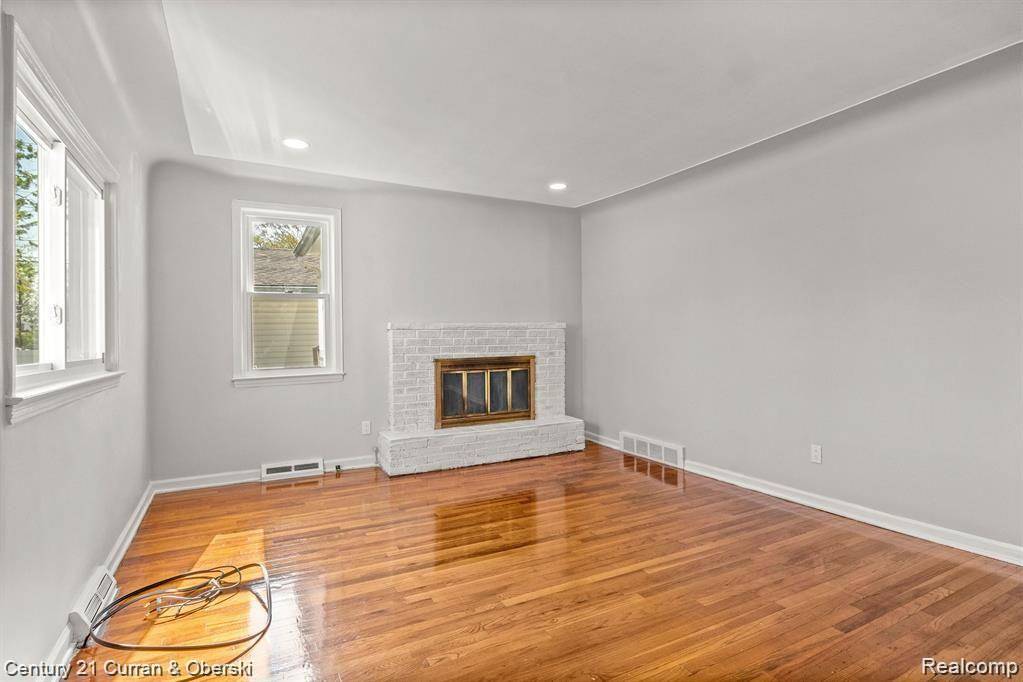 Dearborn Heights, MI 48127,6644 N VERNON ST