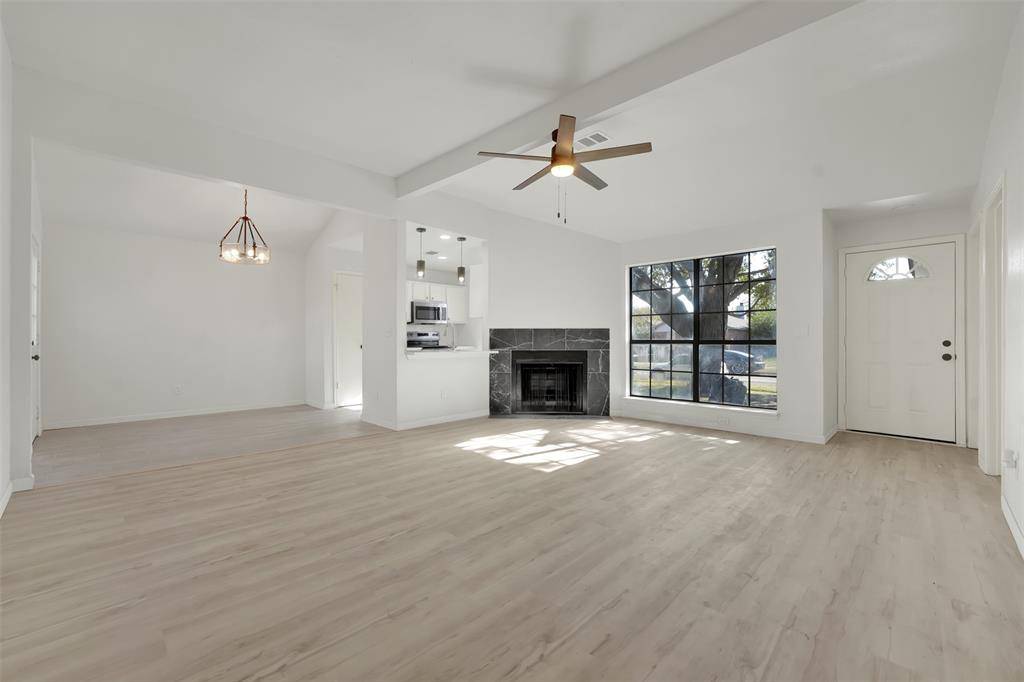 Arlington, TX 76002,615 Red Coat Lane