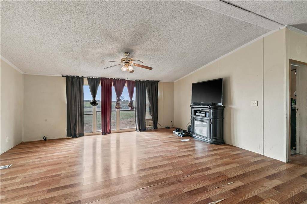 Cleburne, TX 76033,5680 County Road 1217