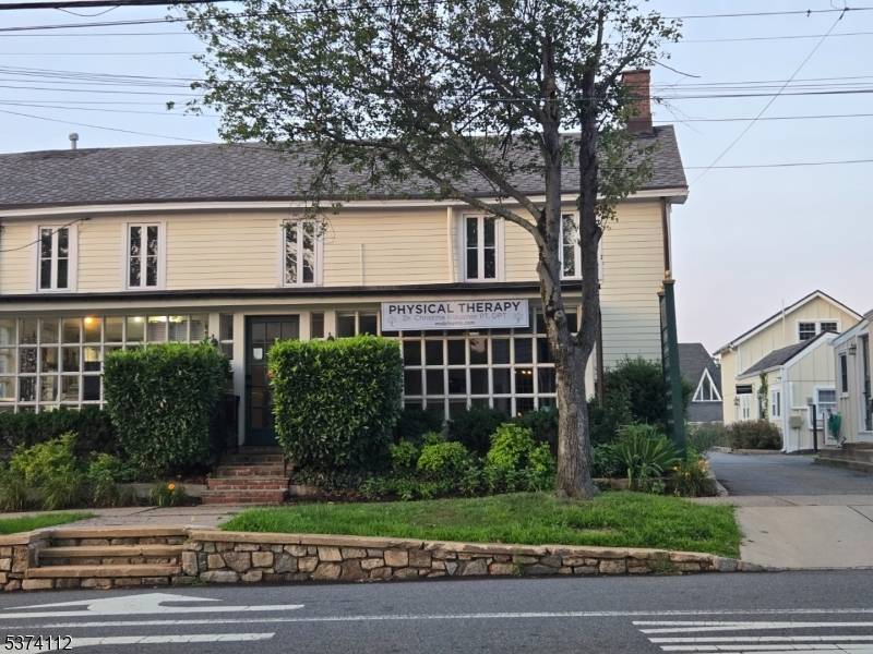 Mendham Boro, NJ 07945,2 Hilltop Rd.