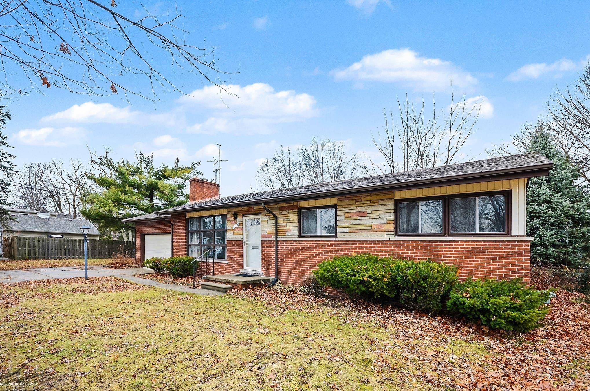 Saint Clair Shores, MI 48081,21181 Gordon RD