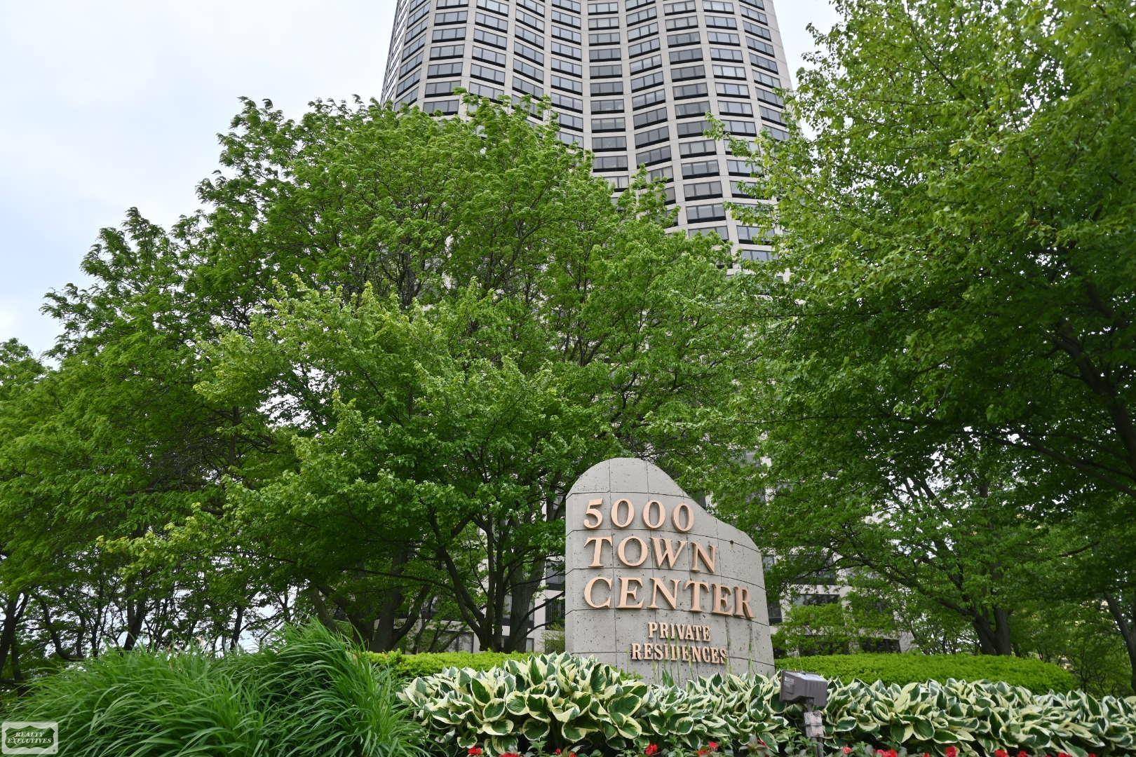 Southfield, MI 48075,5000 Town CTR