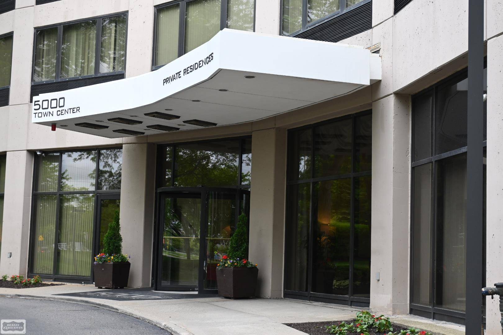 Southfield, MI 48075,5000 Town CTR