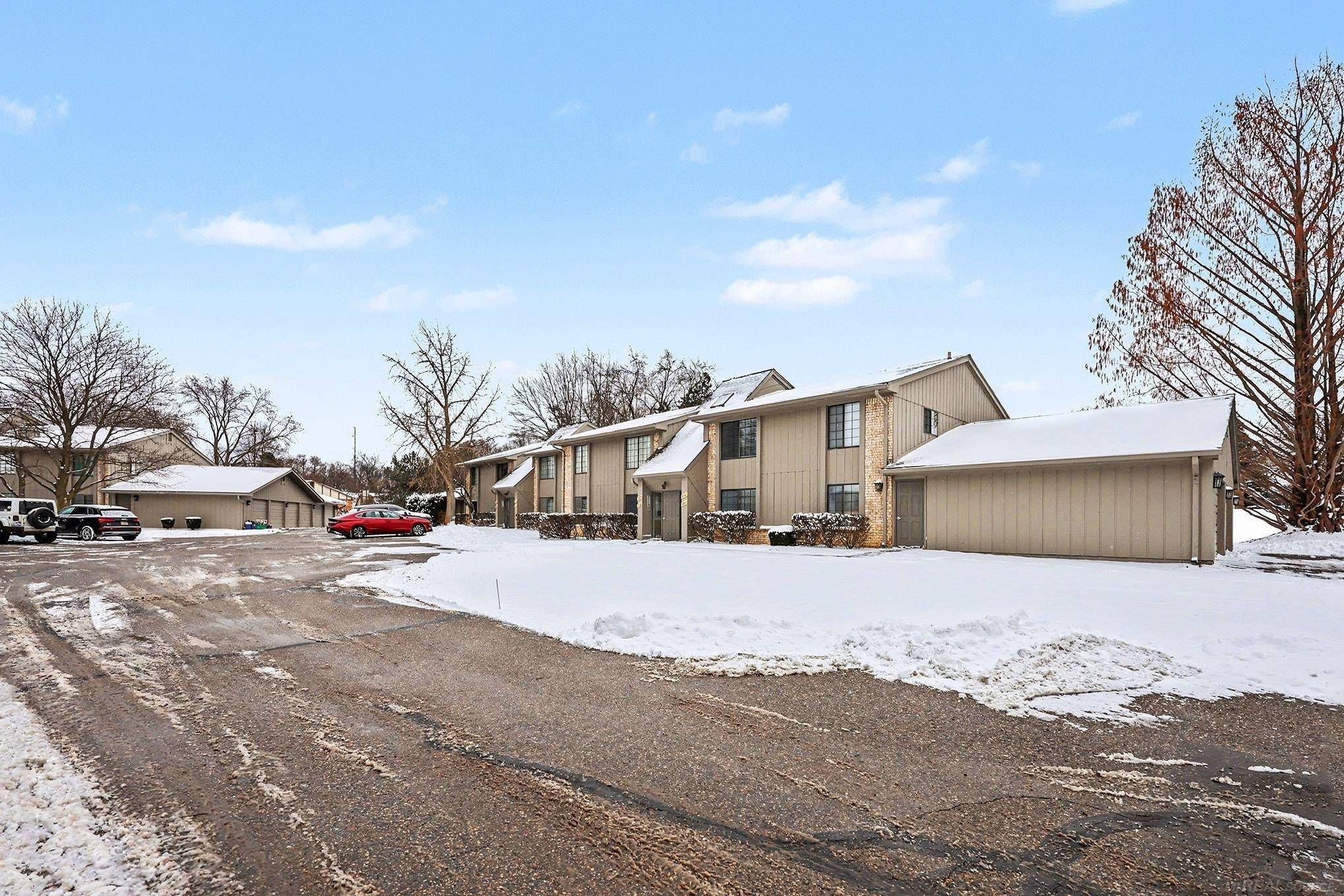 Rochester Hills, MI 48309,1891 Meadow Dale CT