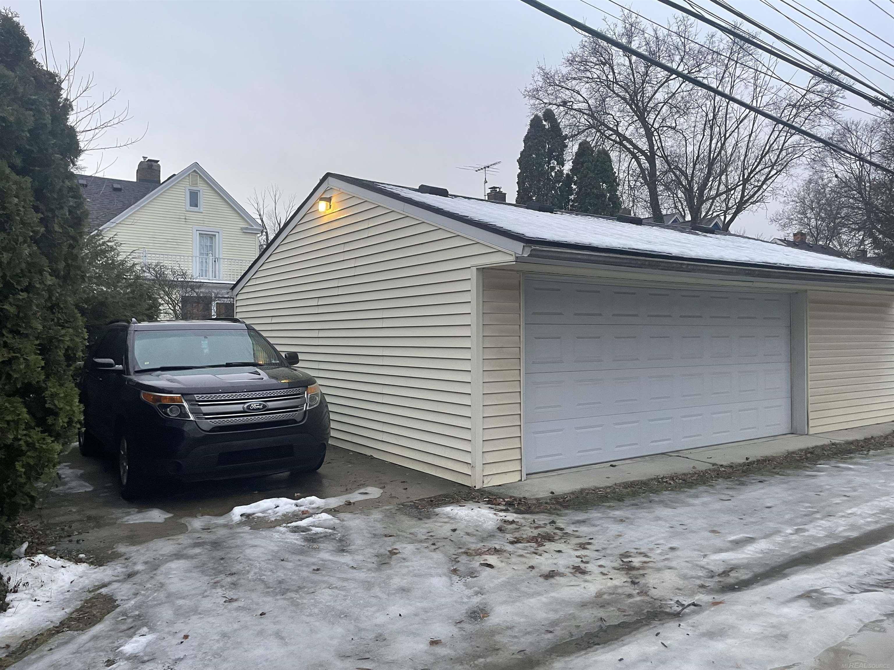 Dearborn, MI 48124,22742 Beech ST