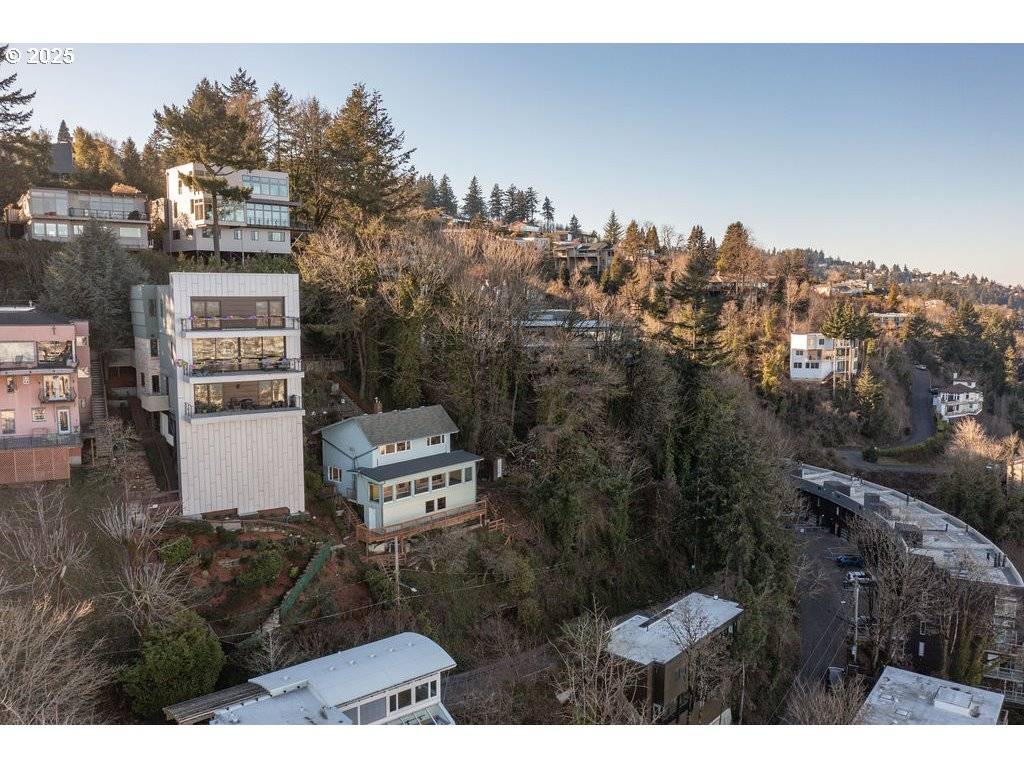 Portland, OR 97201,2604 SW Buckingham AVE