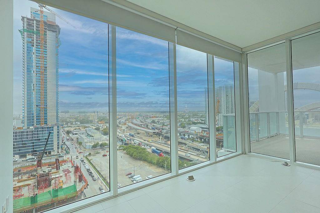 Miami, FL 33132,1040 Biscayne Blvd #1406