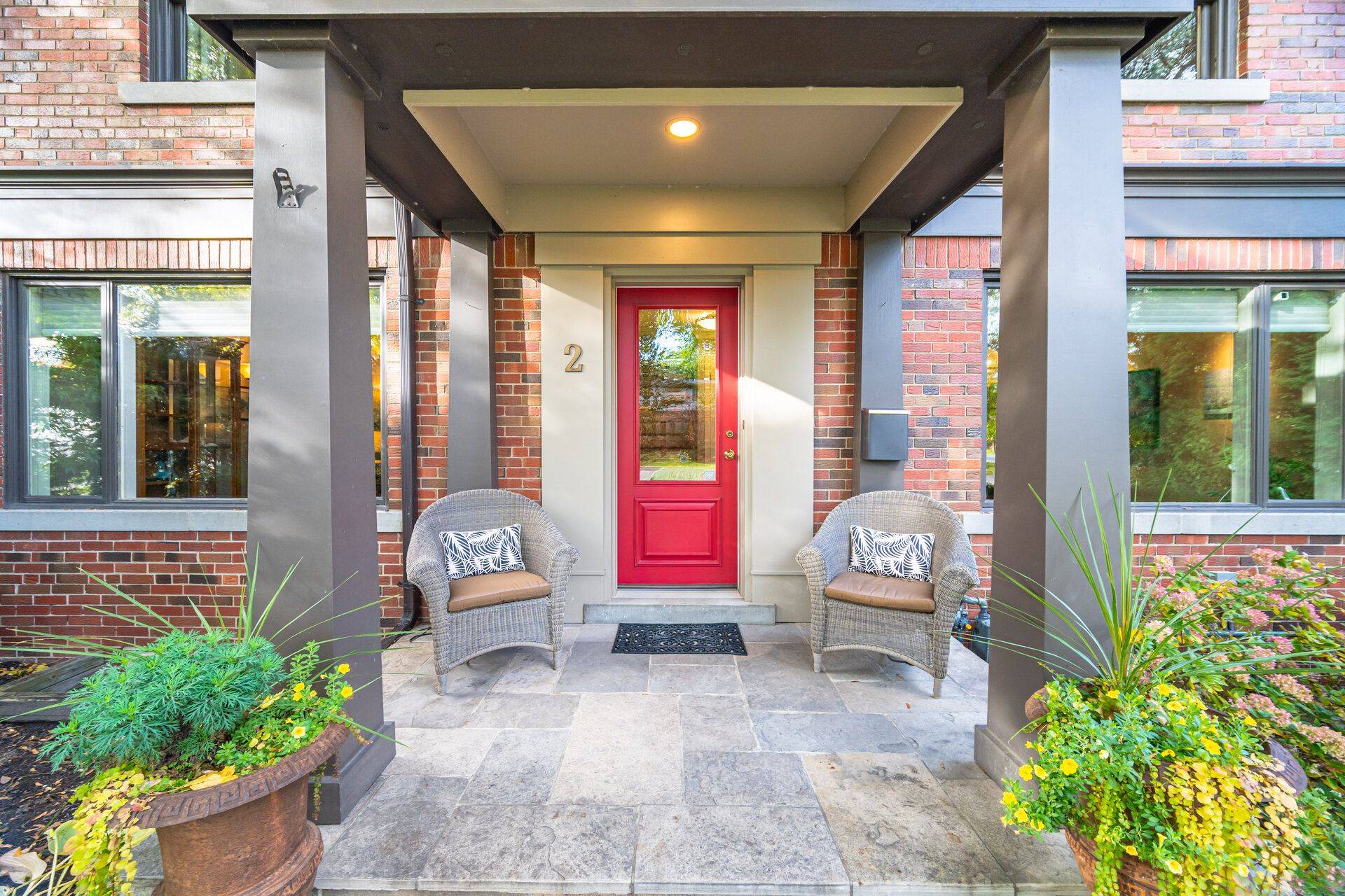 Toronto W08, ON M9A 3E3,2 Hartfield CT