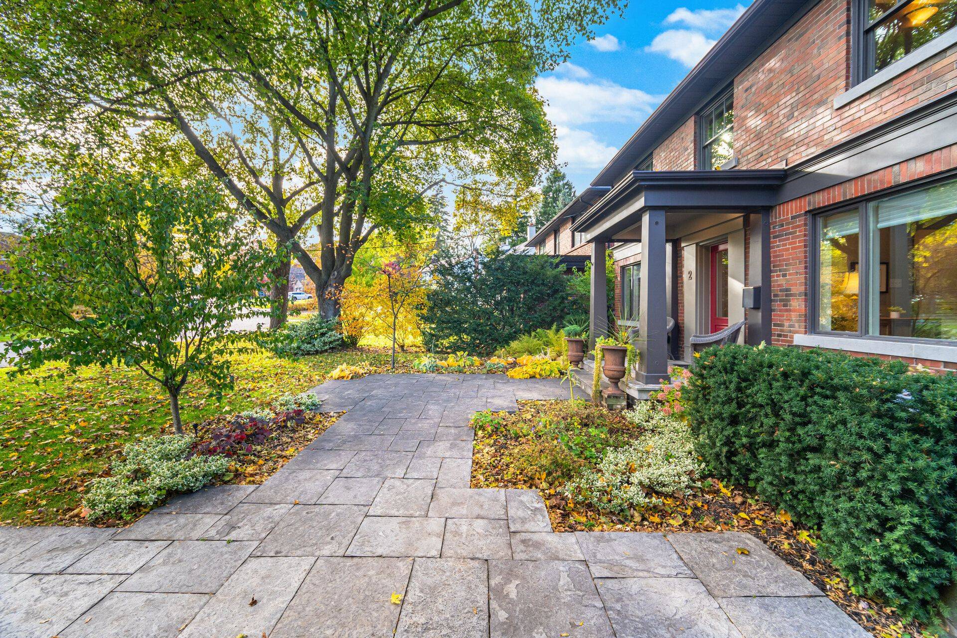 Toronto W08, ON M9A 3E3,2 Hartfield CT