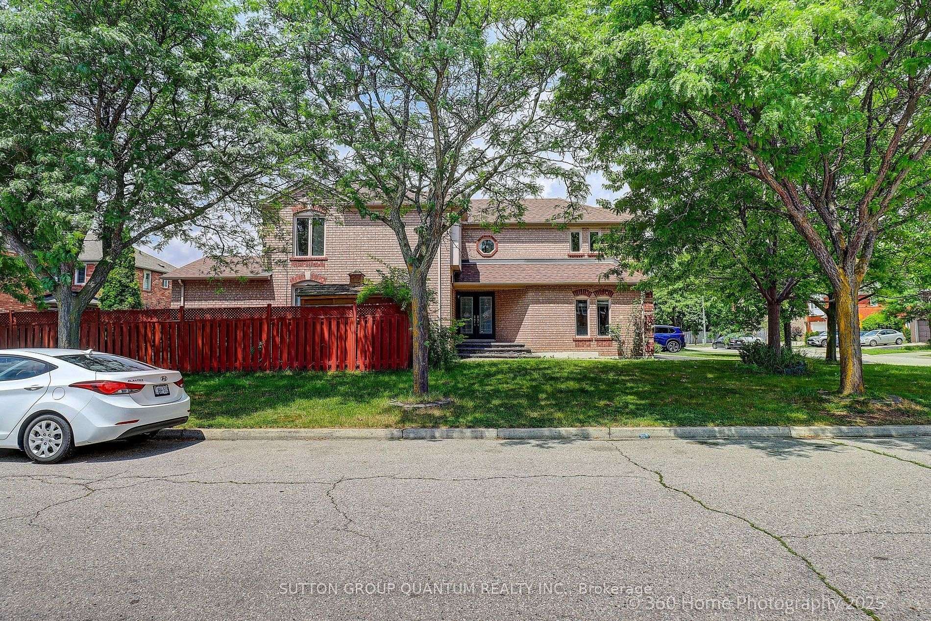 Mississauga, ON L5N 7C9,3246 Fanleaf DR