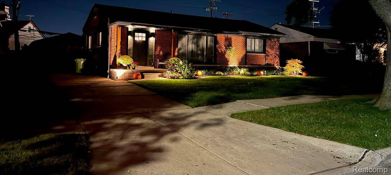 Fraser, MI 48026,32863 Beacon LN