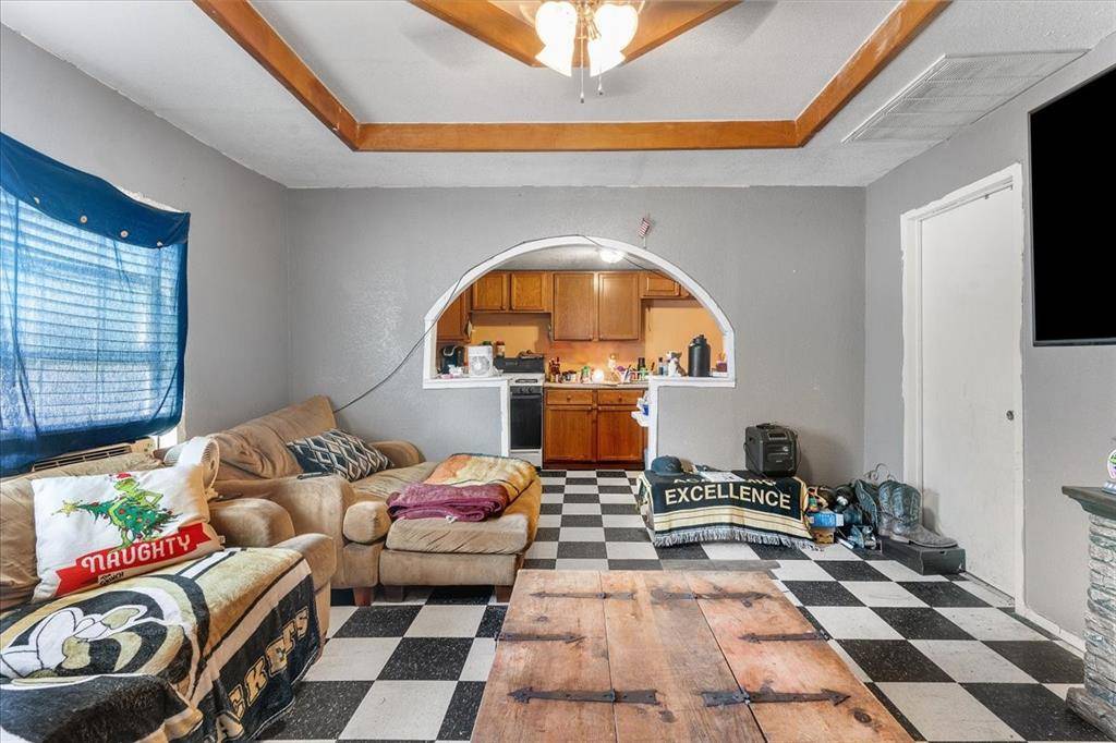 Cleburne, TX 76031,109 N Kouns Street