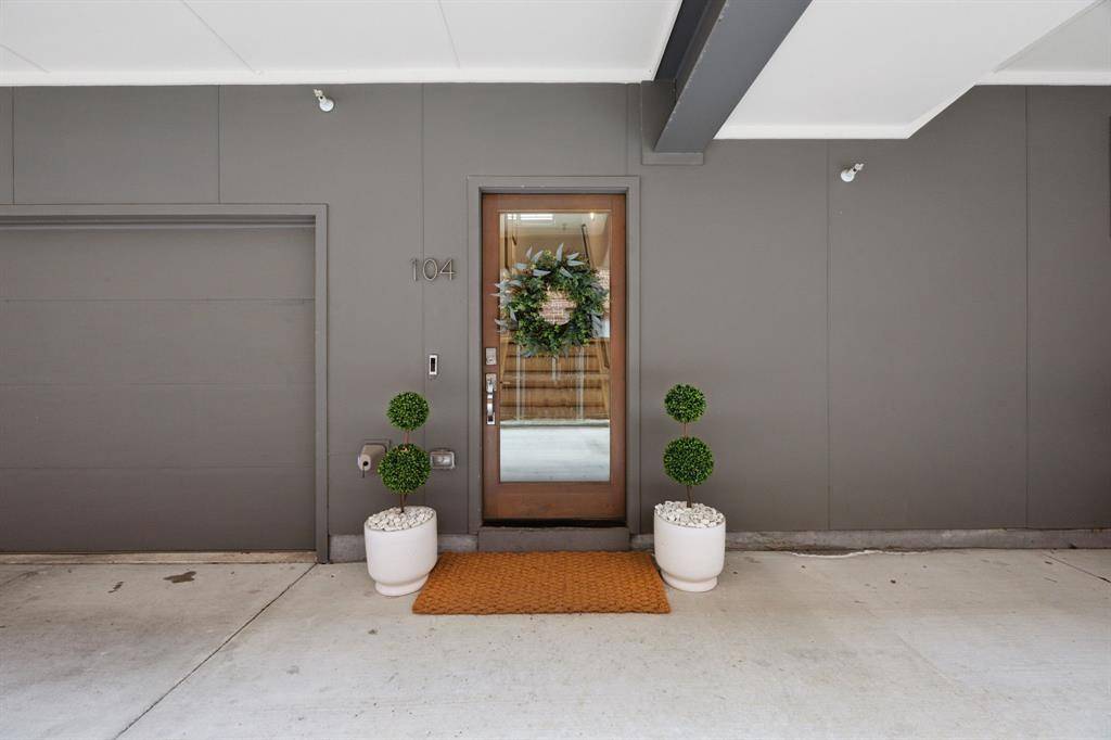 Dallas, TX 75206,5015 Manett Street #104