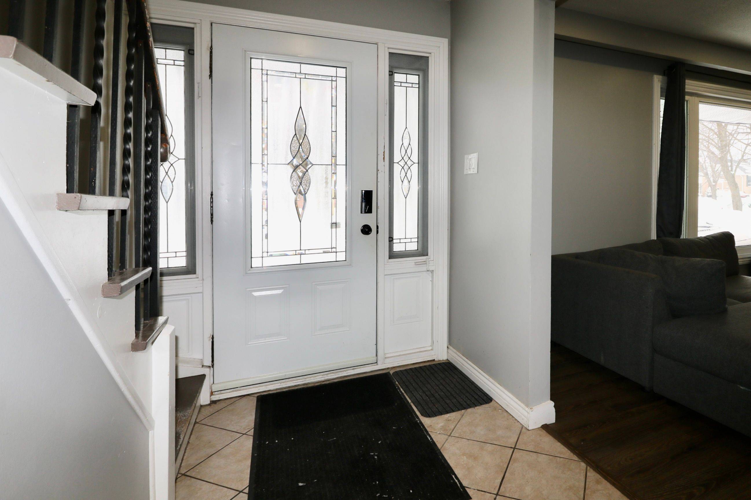 Barrie, ON L4M 2W2,14 College CRES