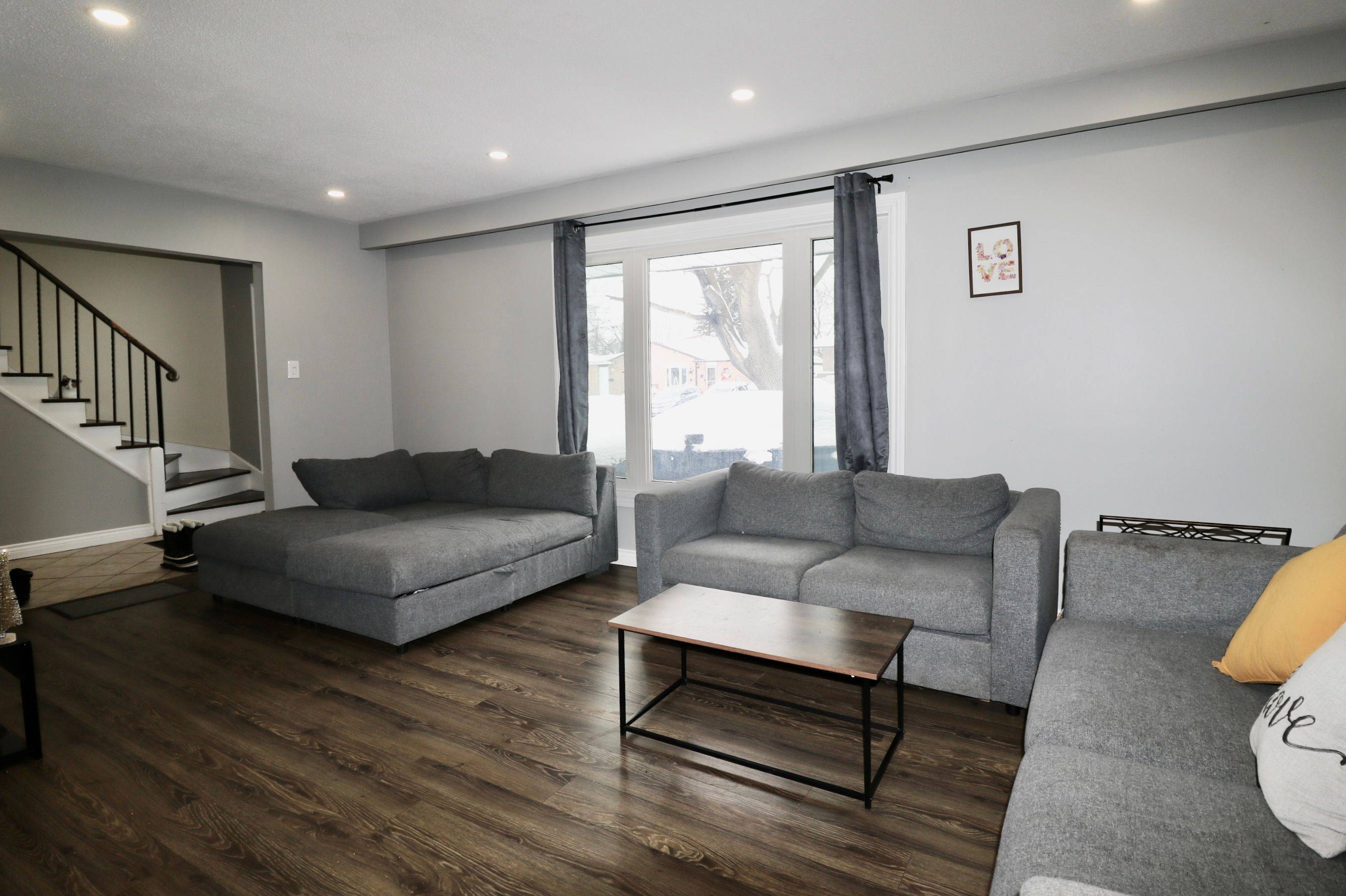 Barrie, ON L4M 2W2,14 College CRES