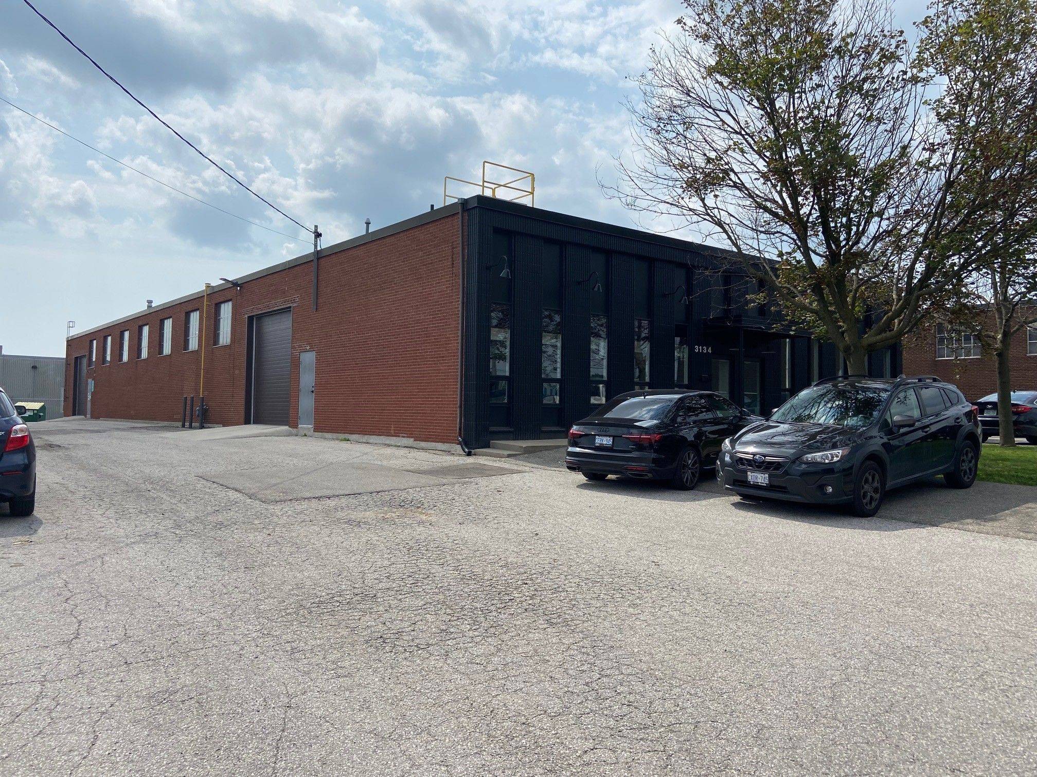 Mississauga, ON L4X 2C8,3134 Universal DR