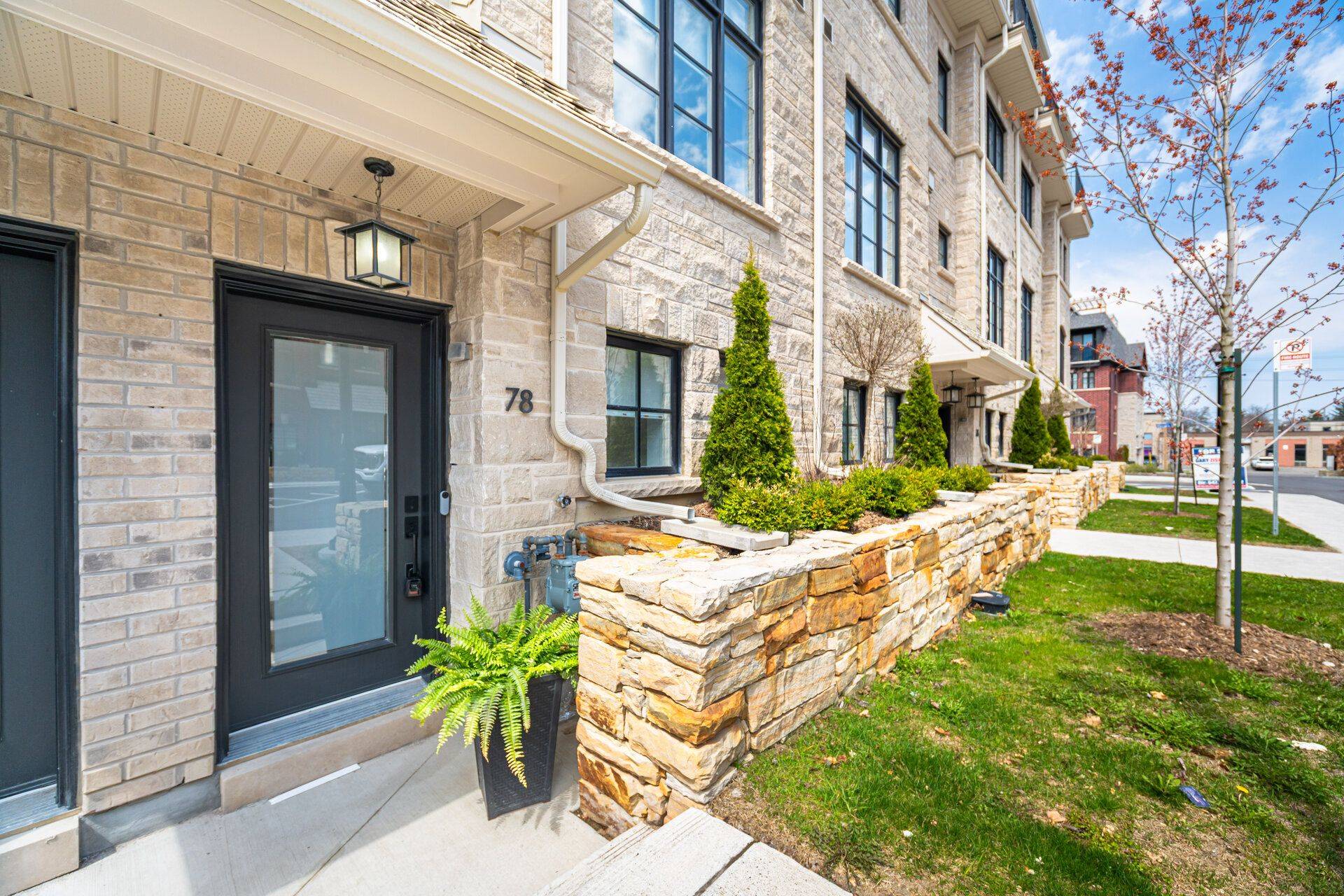 Mississauga, ON L5M 2R6,15 Lunar CRES #78