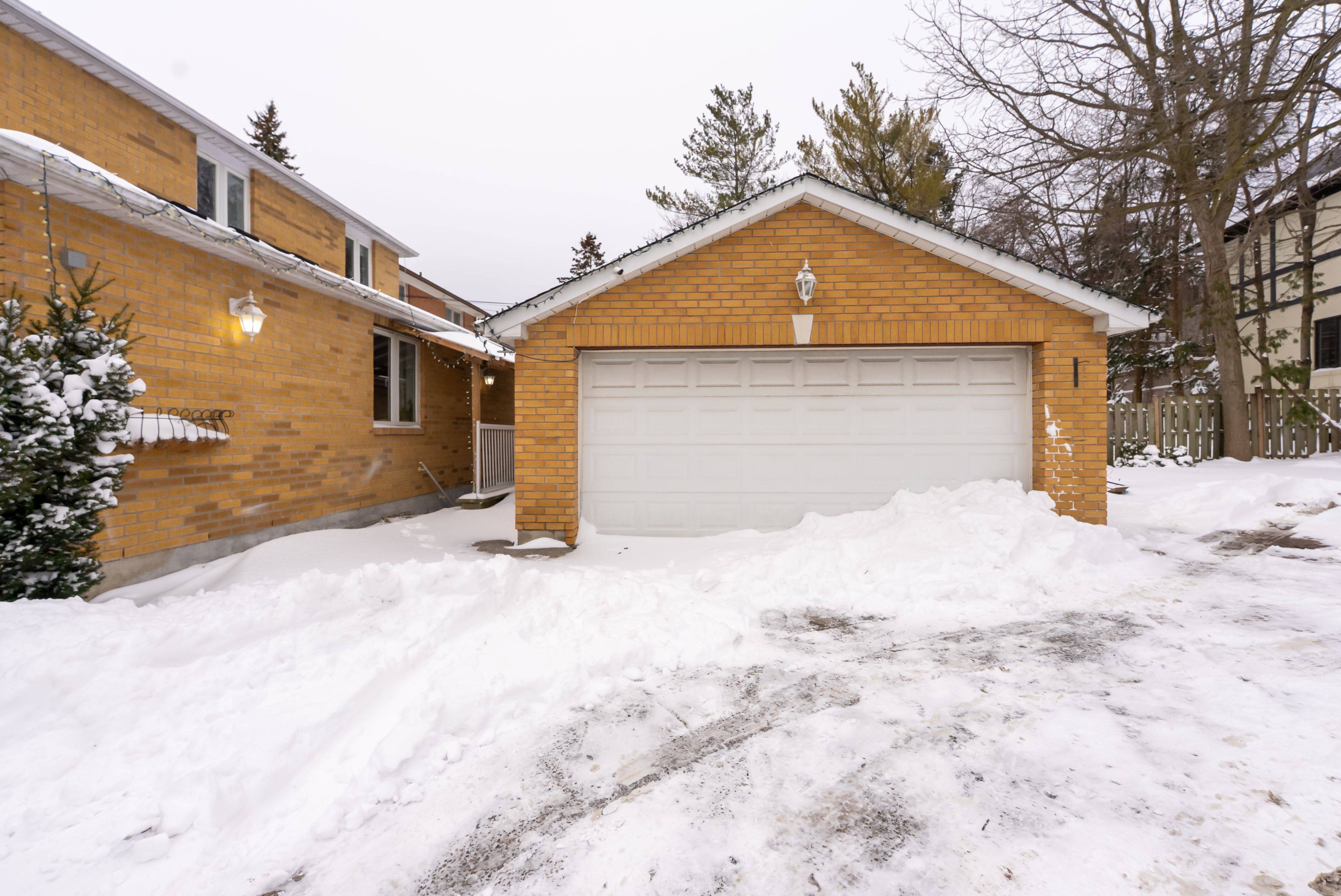 Toronto W08, ON M9A 3T5,256 The Kingsway N/A #BSMT