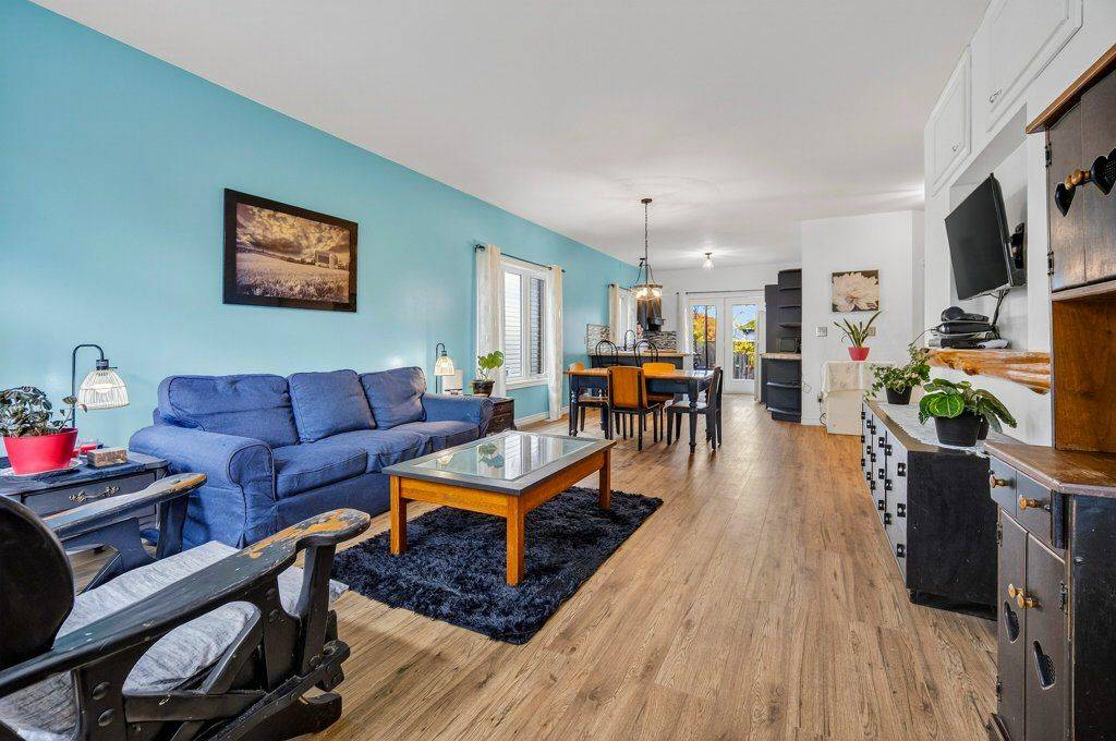 Kawartha Lakes, ON K9V 0B7,116 Adelaide ST S