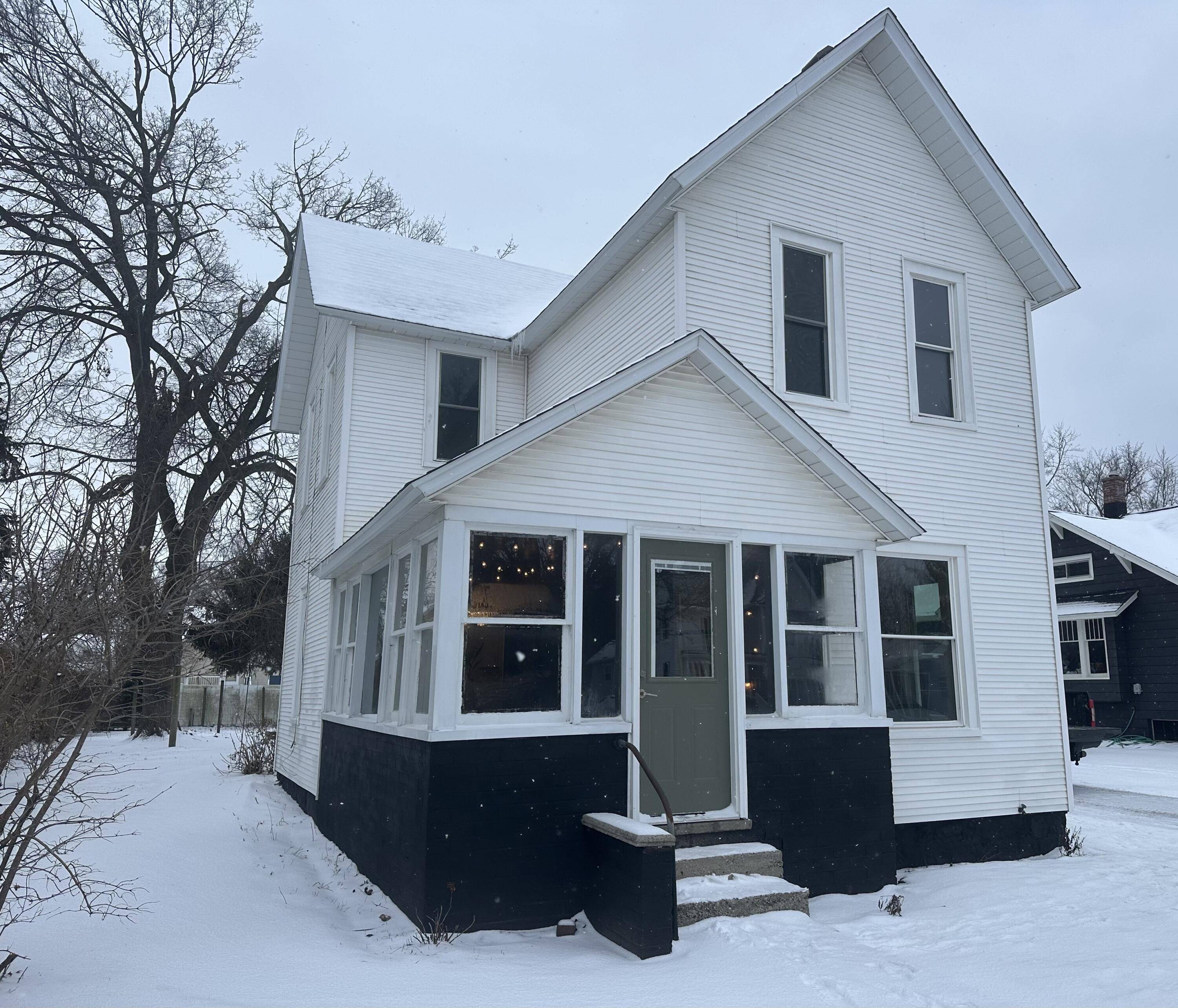 Zeeland, MI 49464,32 W Main AVE