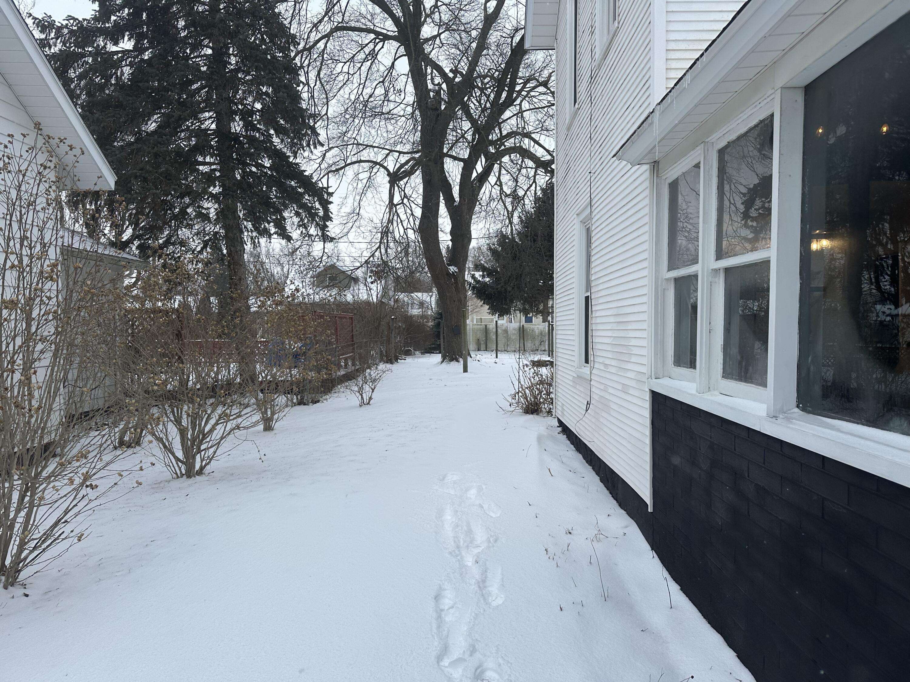 Zeeland, MI 49464,32 W Main AVE