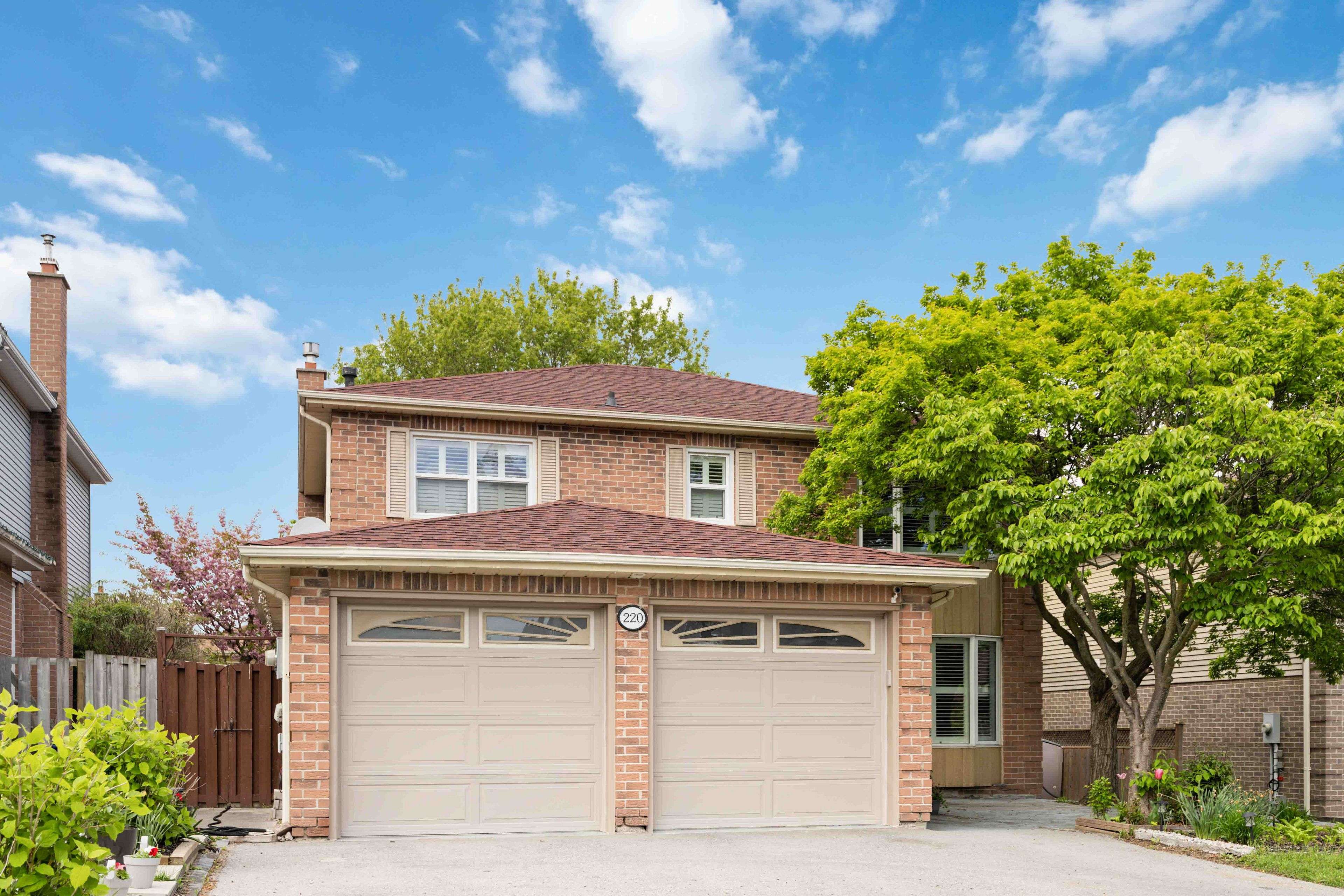 Whitby, ON L1R 1G3,220 Bassett BLVD #(Bsmt)